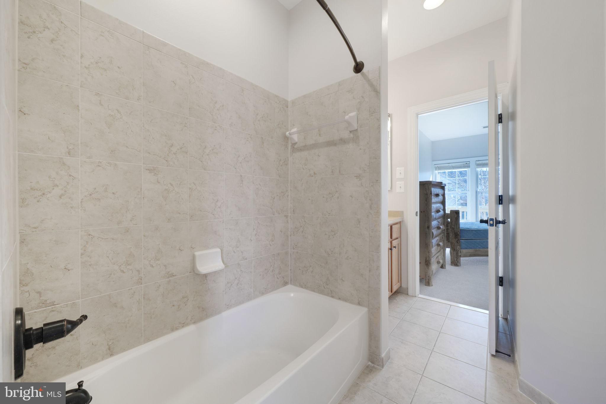 LANSDOWNE ON THE POTOMAC - Residential