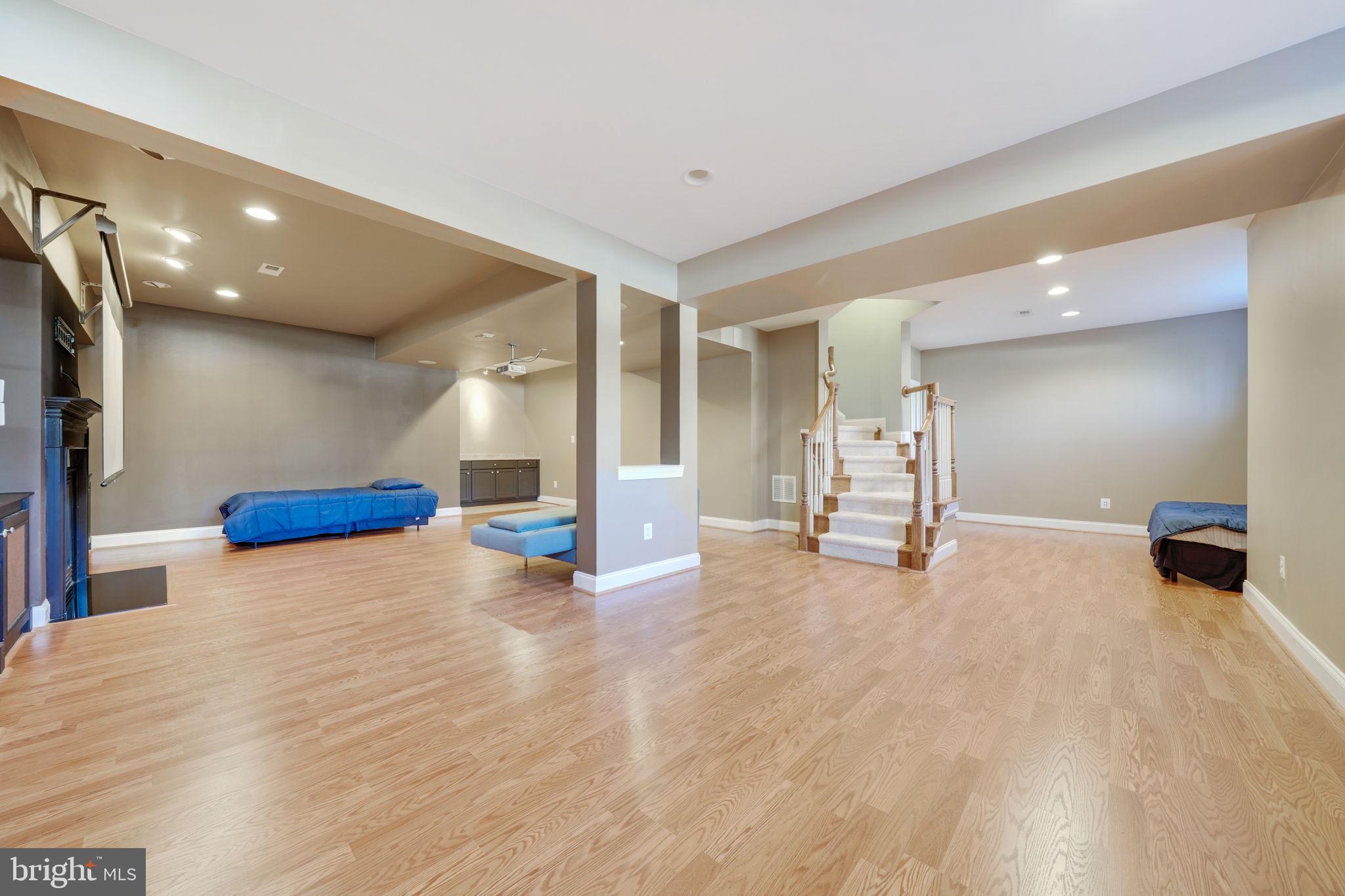 LANSDOWNE ON THE POTOMAC - Residential