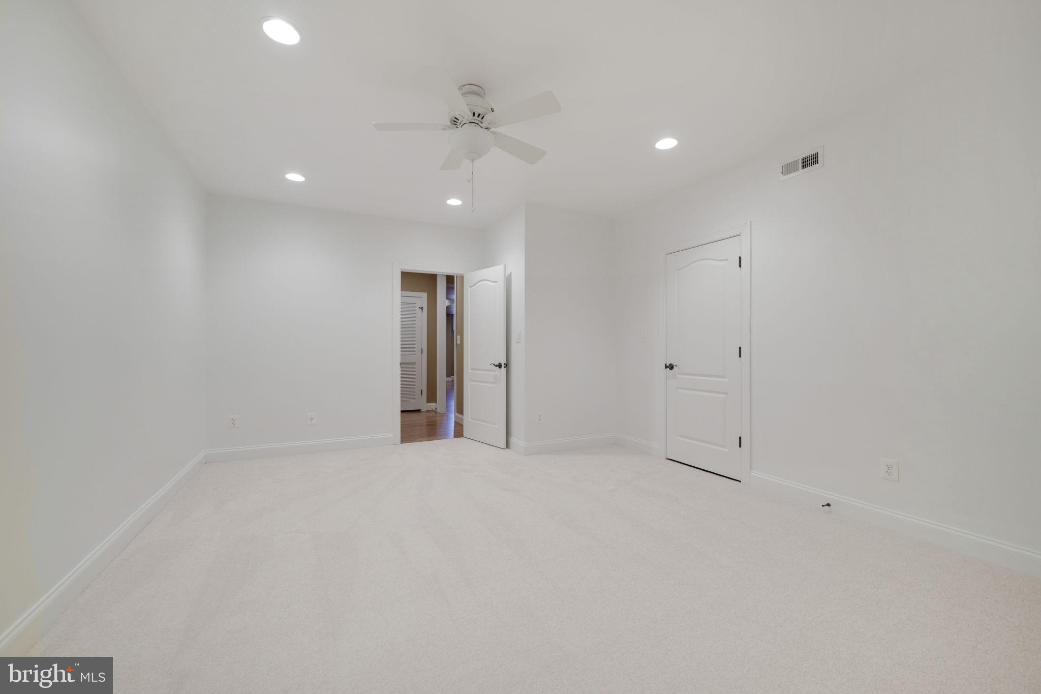 LANSDOWNE ON THE POTOMAC - Residential