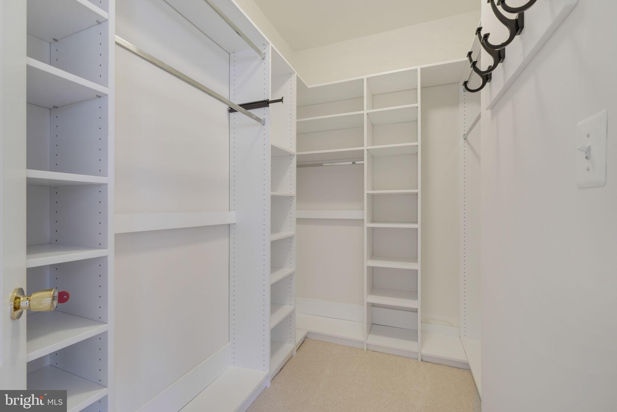 LANSDOWNE ON THE POTOMAC - Residential