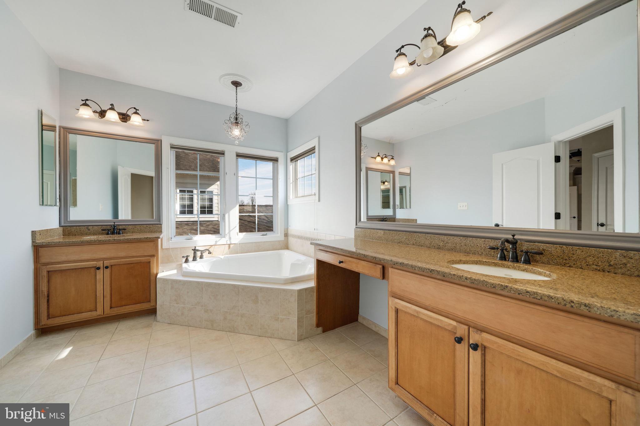 LANSDOWNE ON THE POTOMAC - Residential