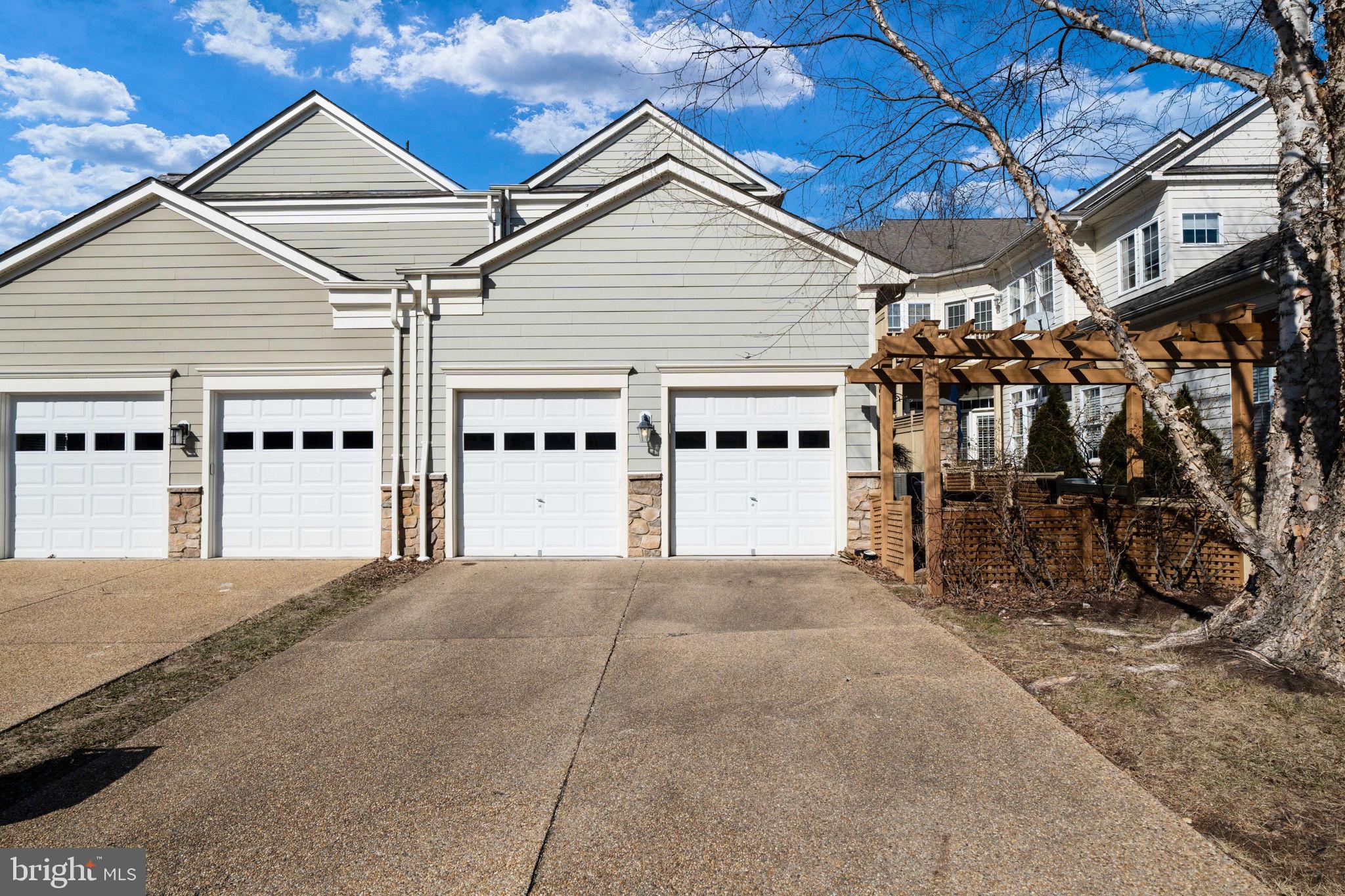 LANSDOWNE ON THE POTOMAC - Residential