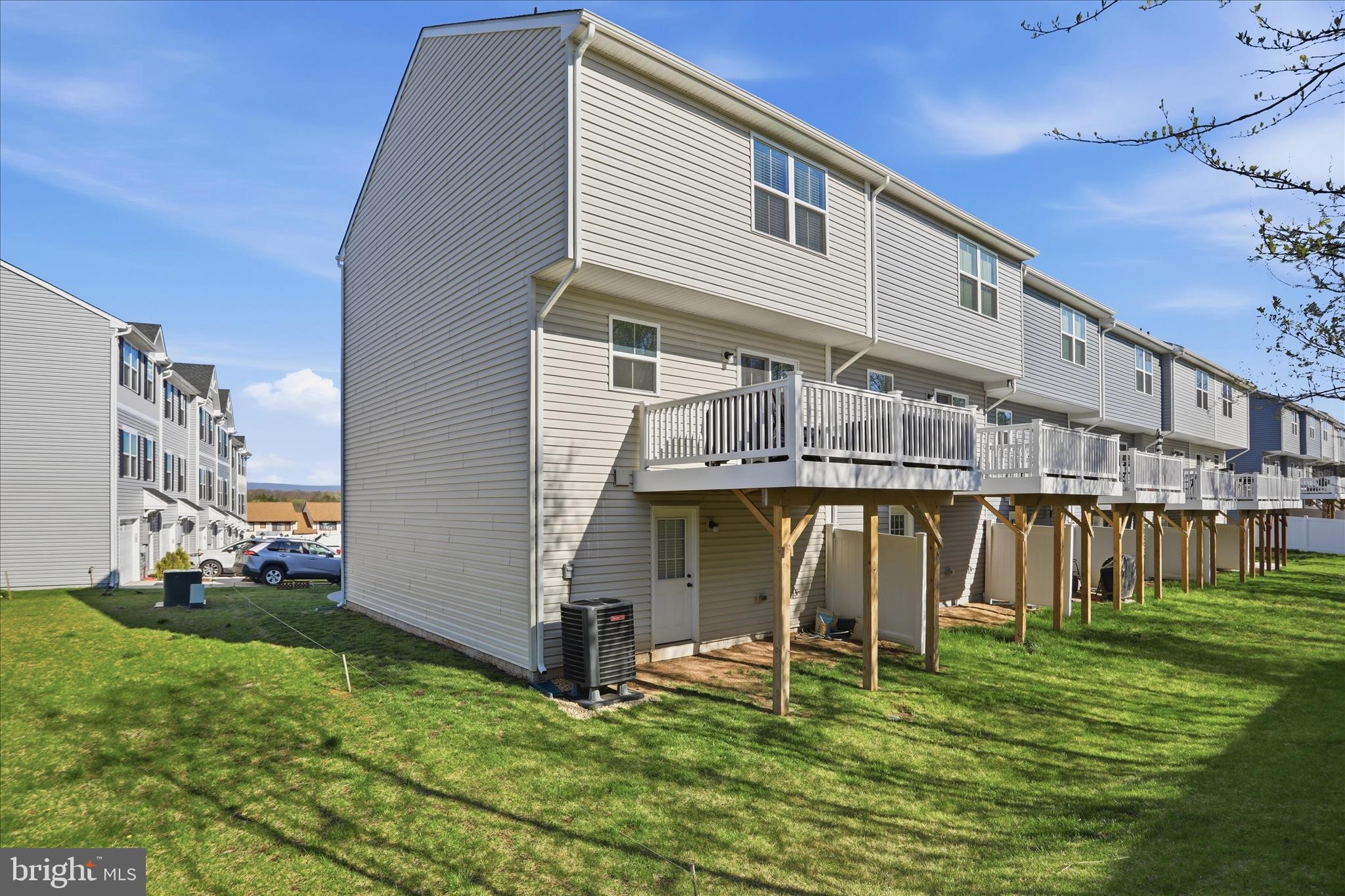 ENFIELD KNOLLS - Residential