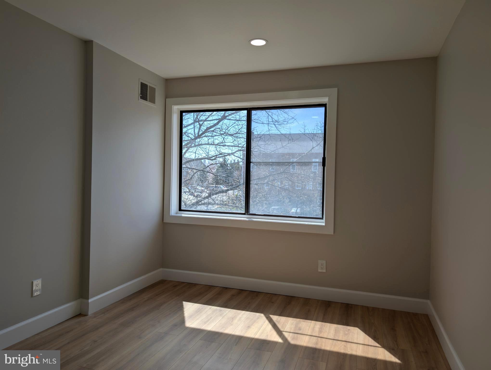 HUNTINGTON WALK - Residential Lease