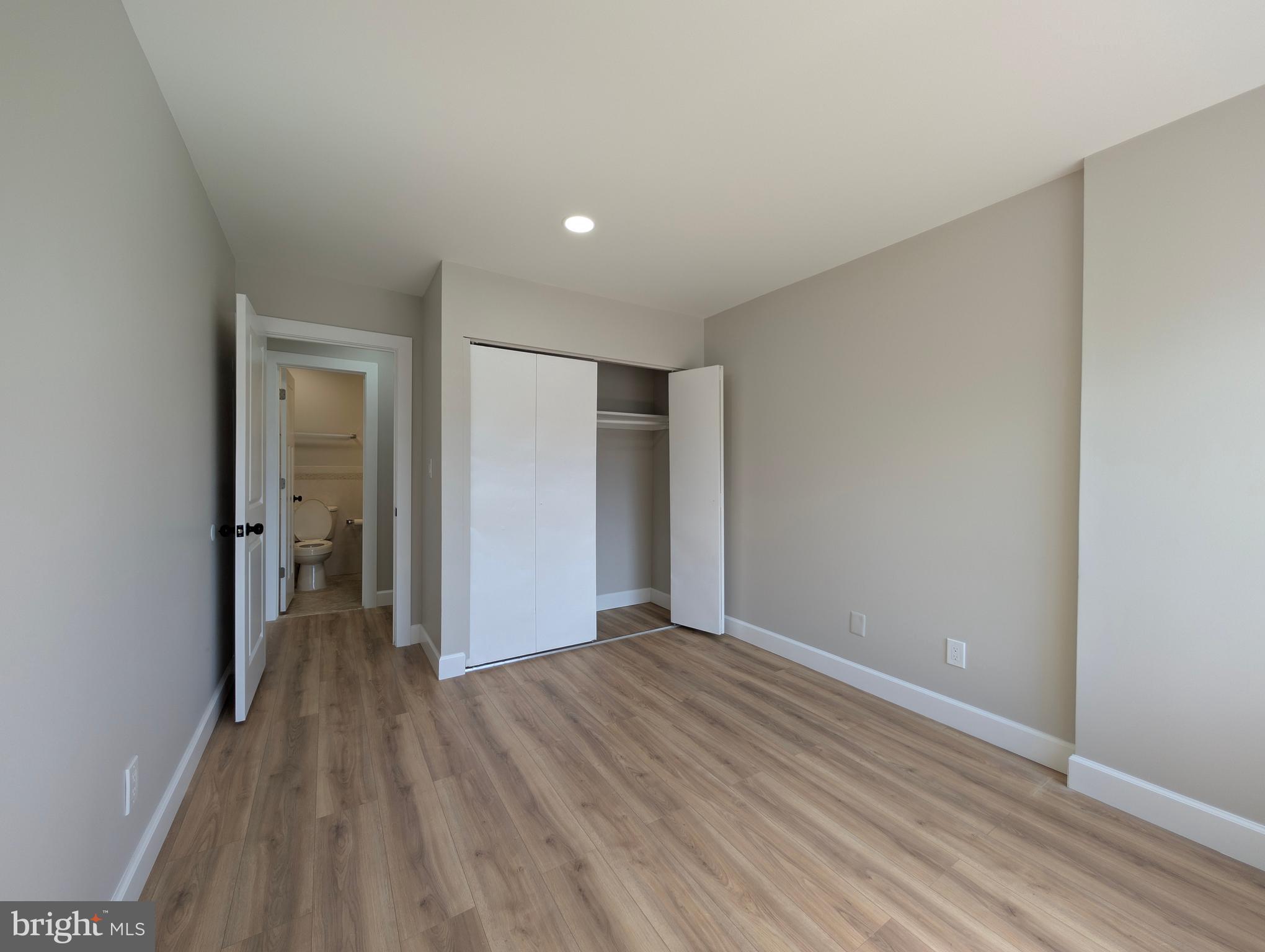 HUNTINGTON WALK - Residential Lease