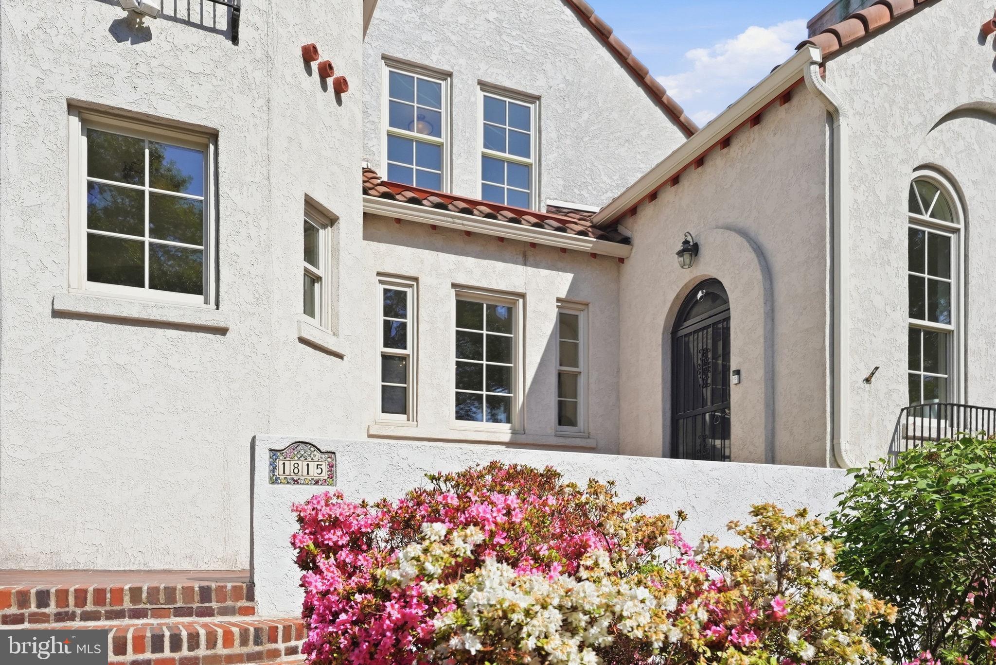 LYON VILLAGE - Residential