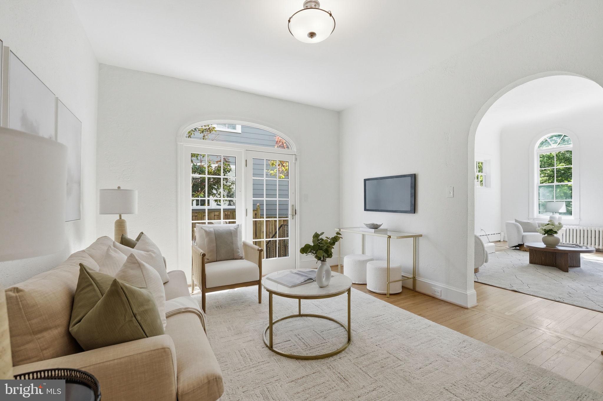 LYON VILLAGE - Residential