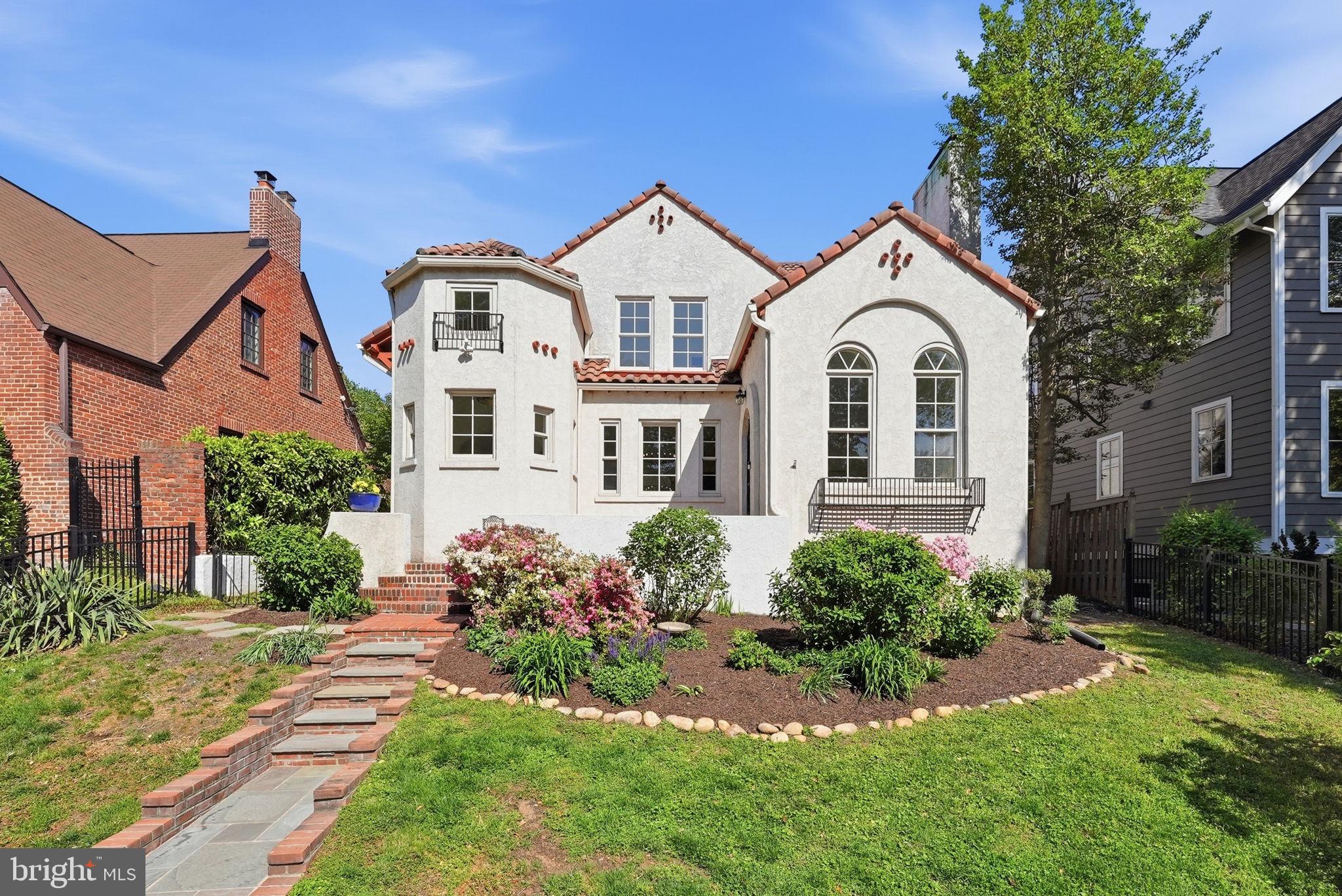 LYON VILLAGE - Residential