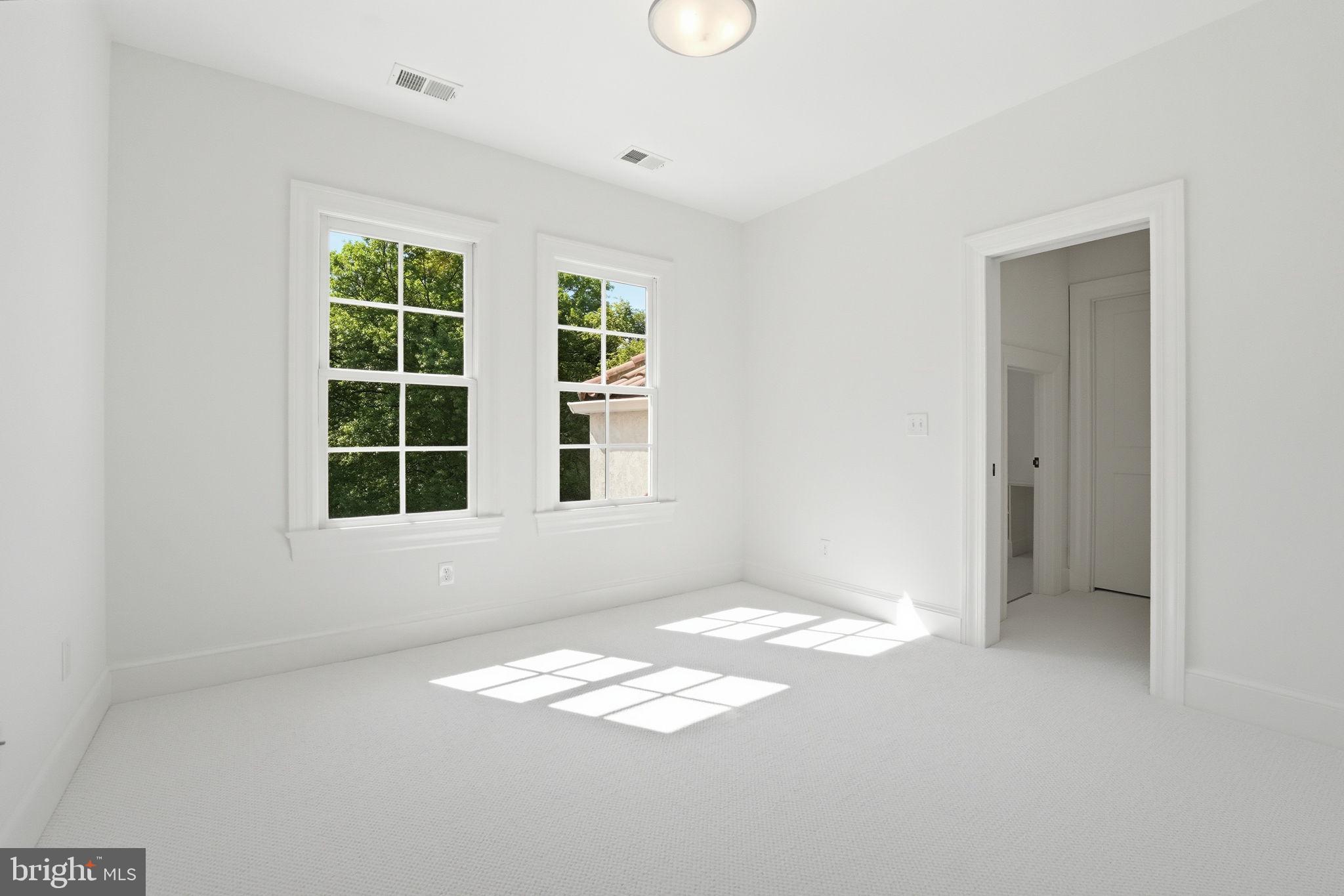 LYON VILLAGE - Residential