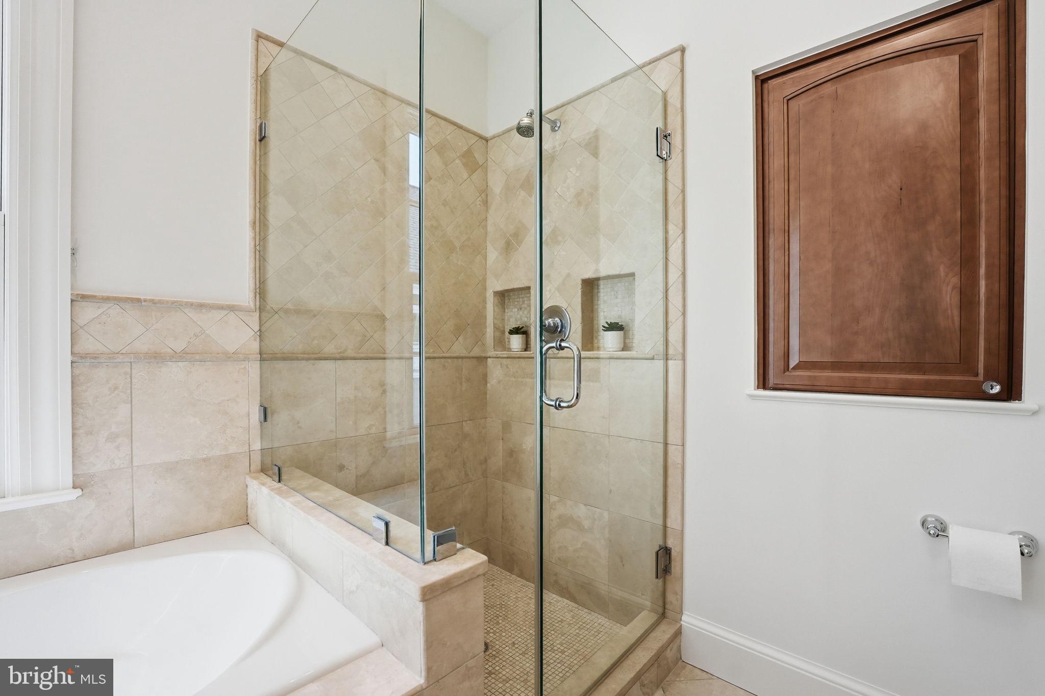 LYON VILLAGE - Residential