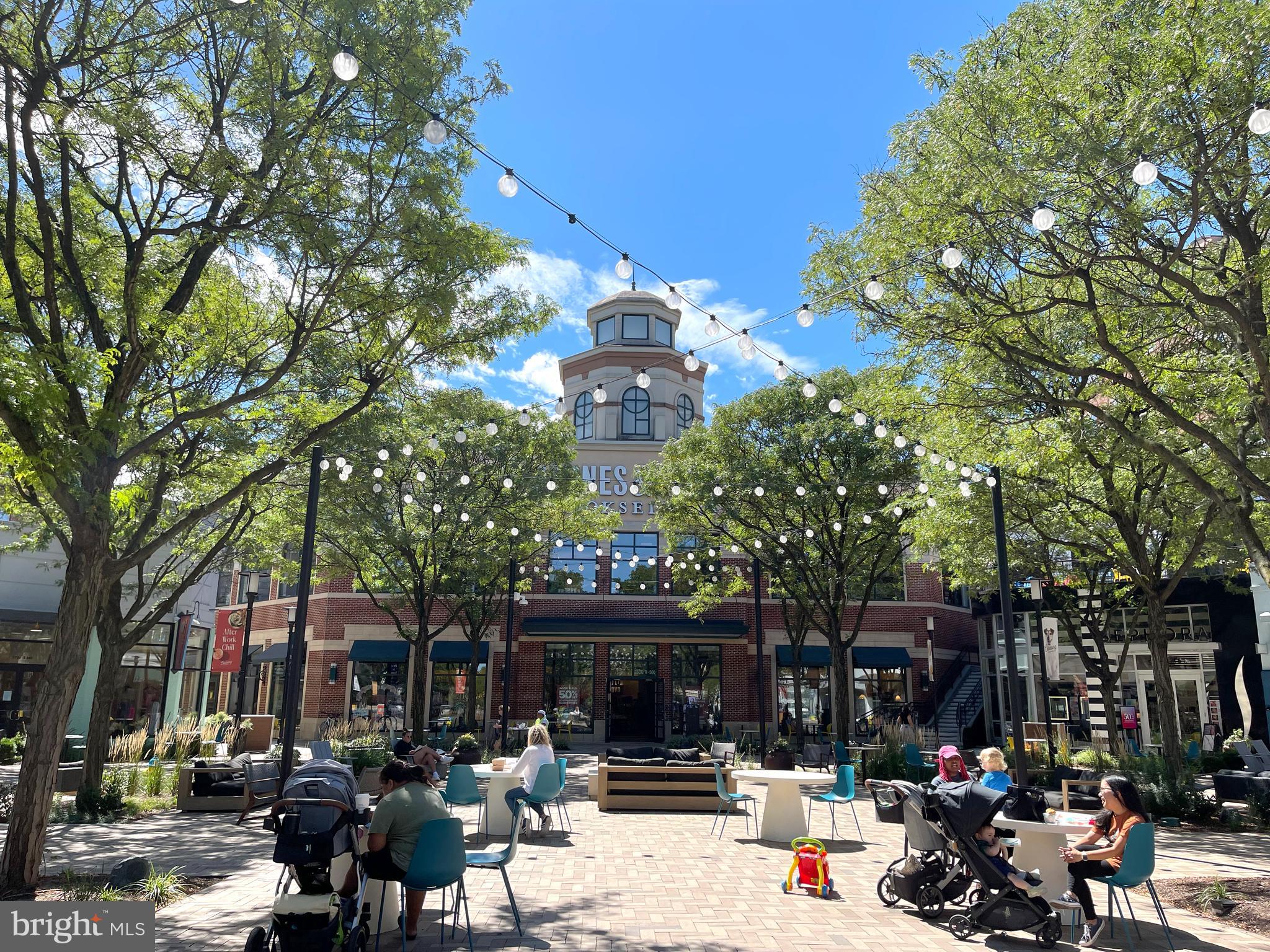 LYON VILLAGE - Residential