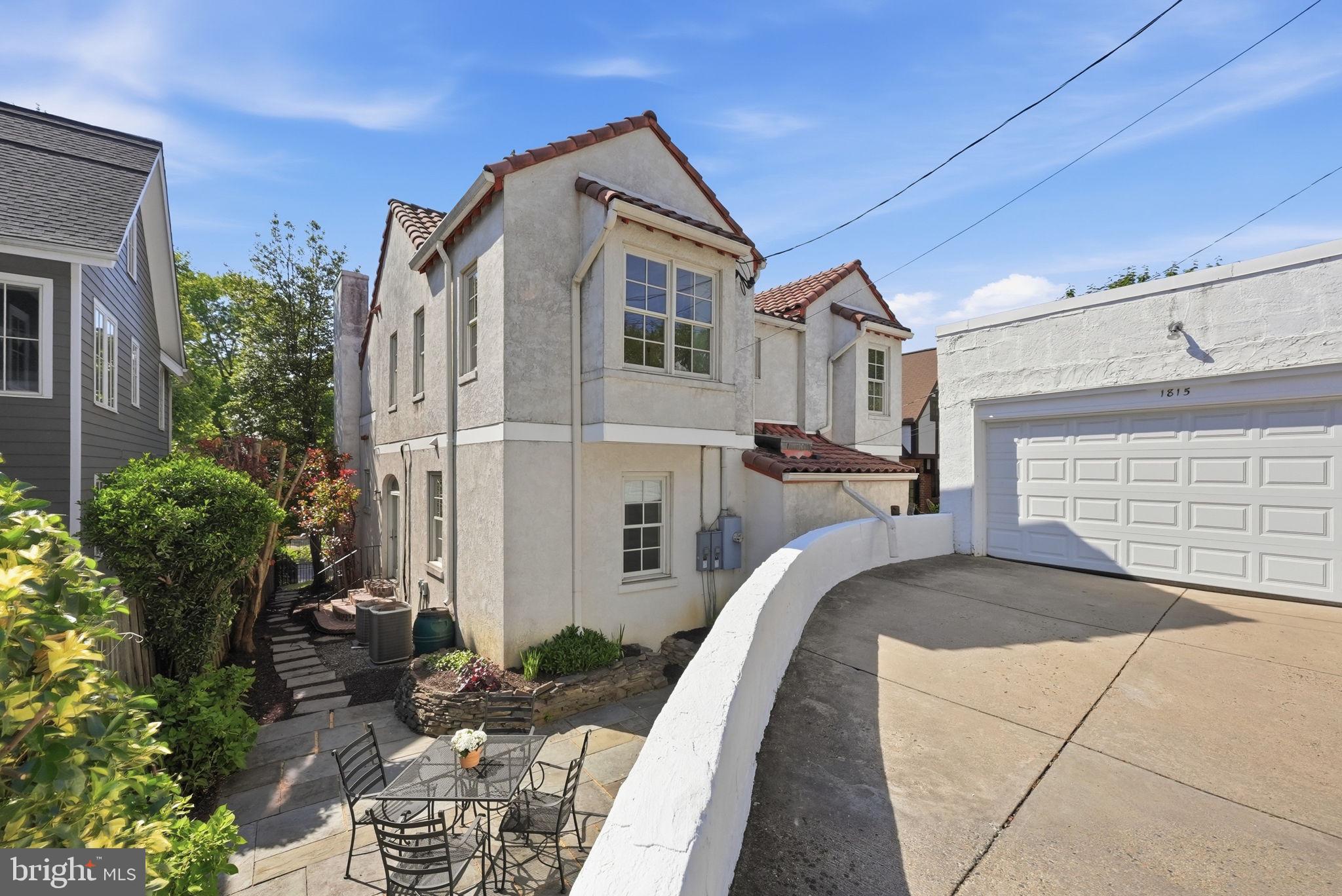 LYON VILLAGE - Residential