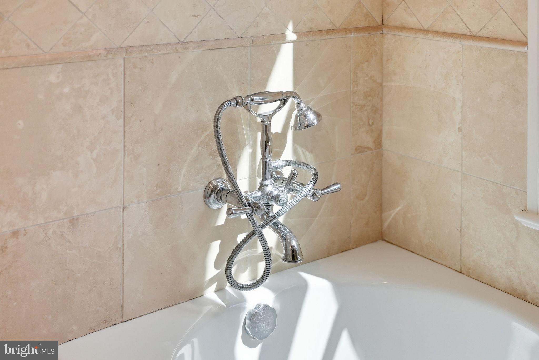 LYON VILLAGE - Residential