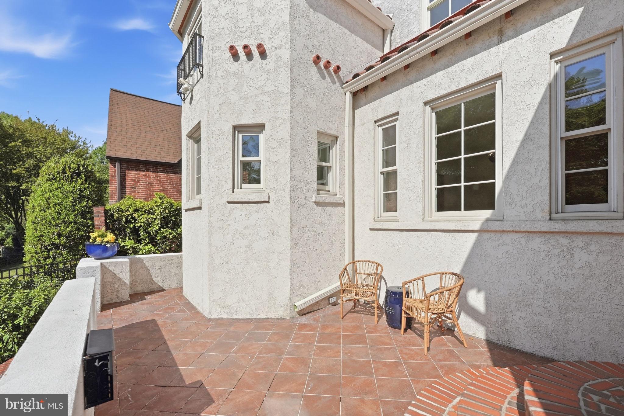 LYON VILLAGE - Residential