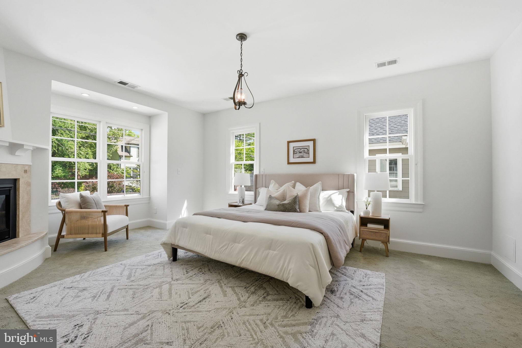 LYON VILLAGE - Residential