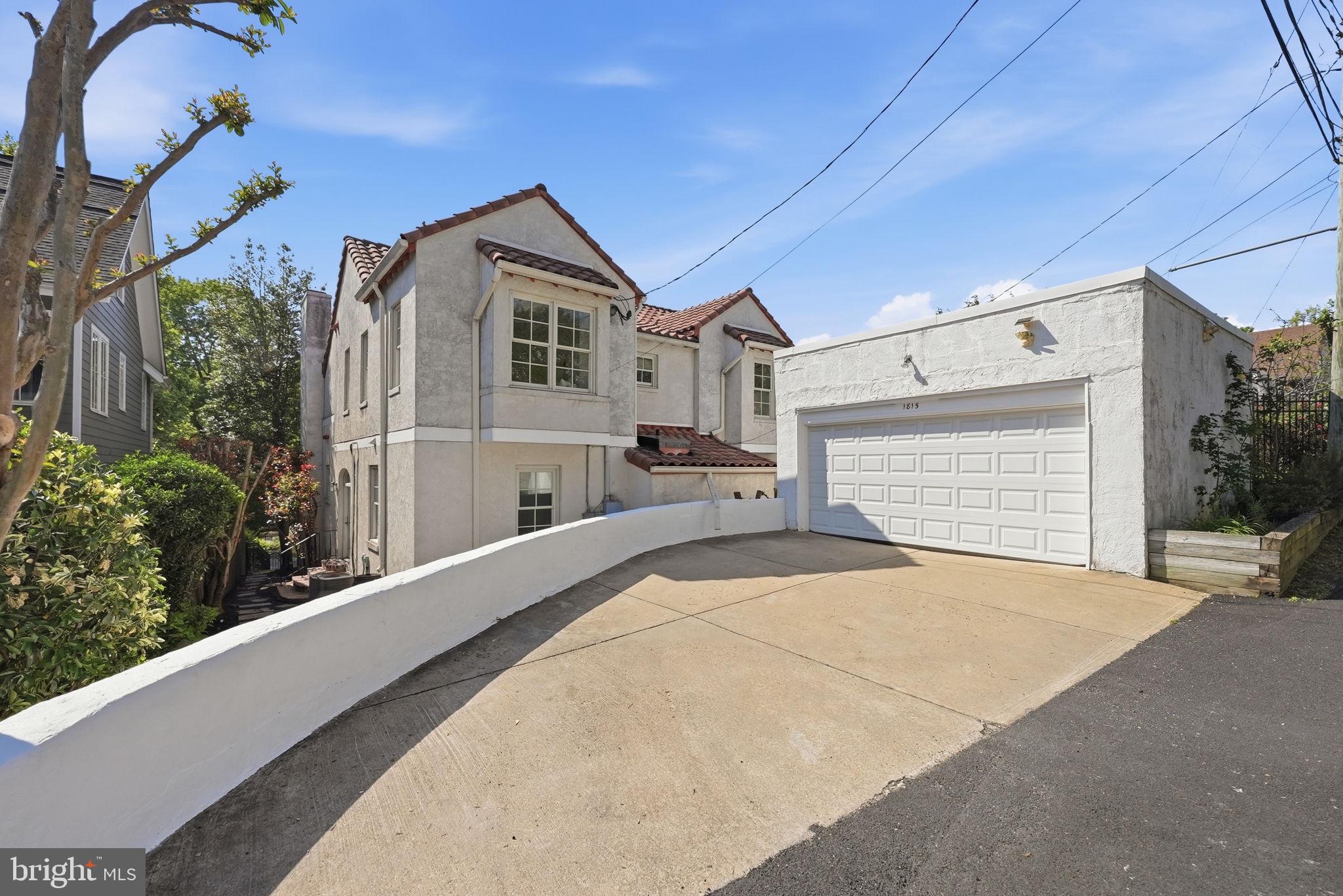 LYON VILLAGE - Residential