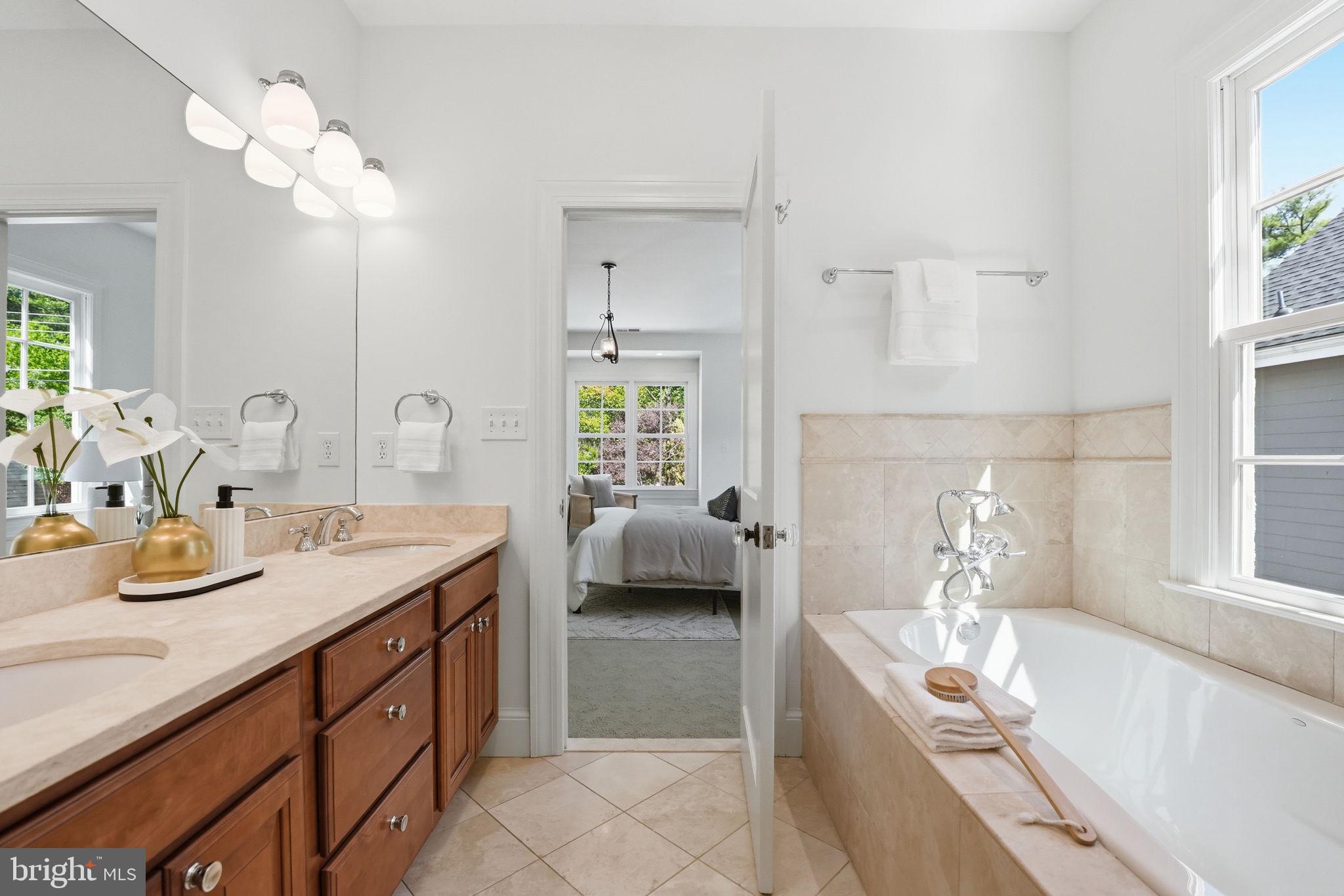 LYON VILLAGE - Residential