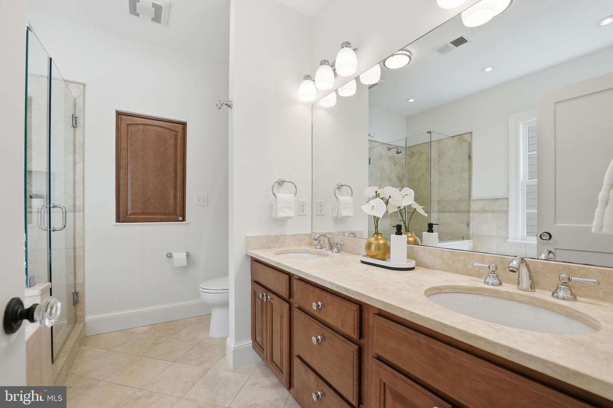 LYON VILLAGE - Residential