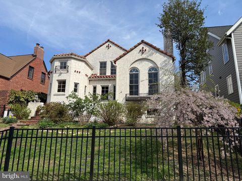 Photo of 1815 N Highland Street, ARLINGTON, VA 22201 (MLS # VAAR2069494)