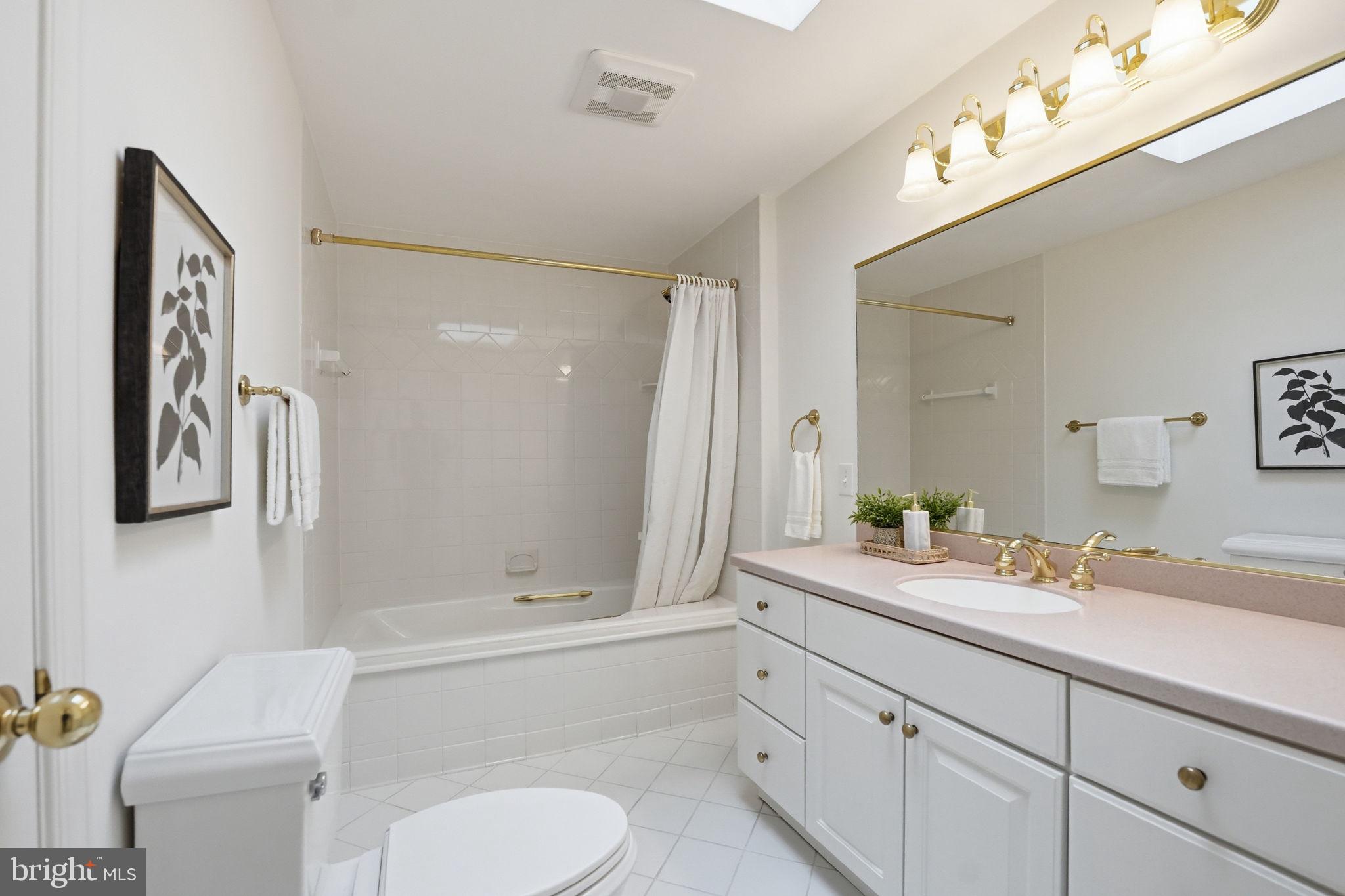 LYON VILLAGE - Residential