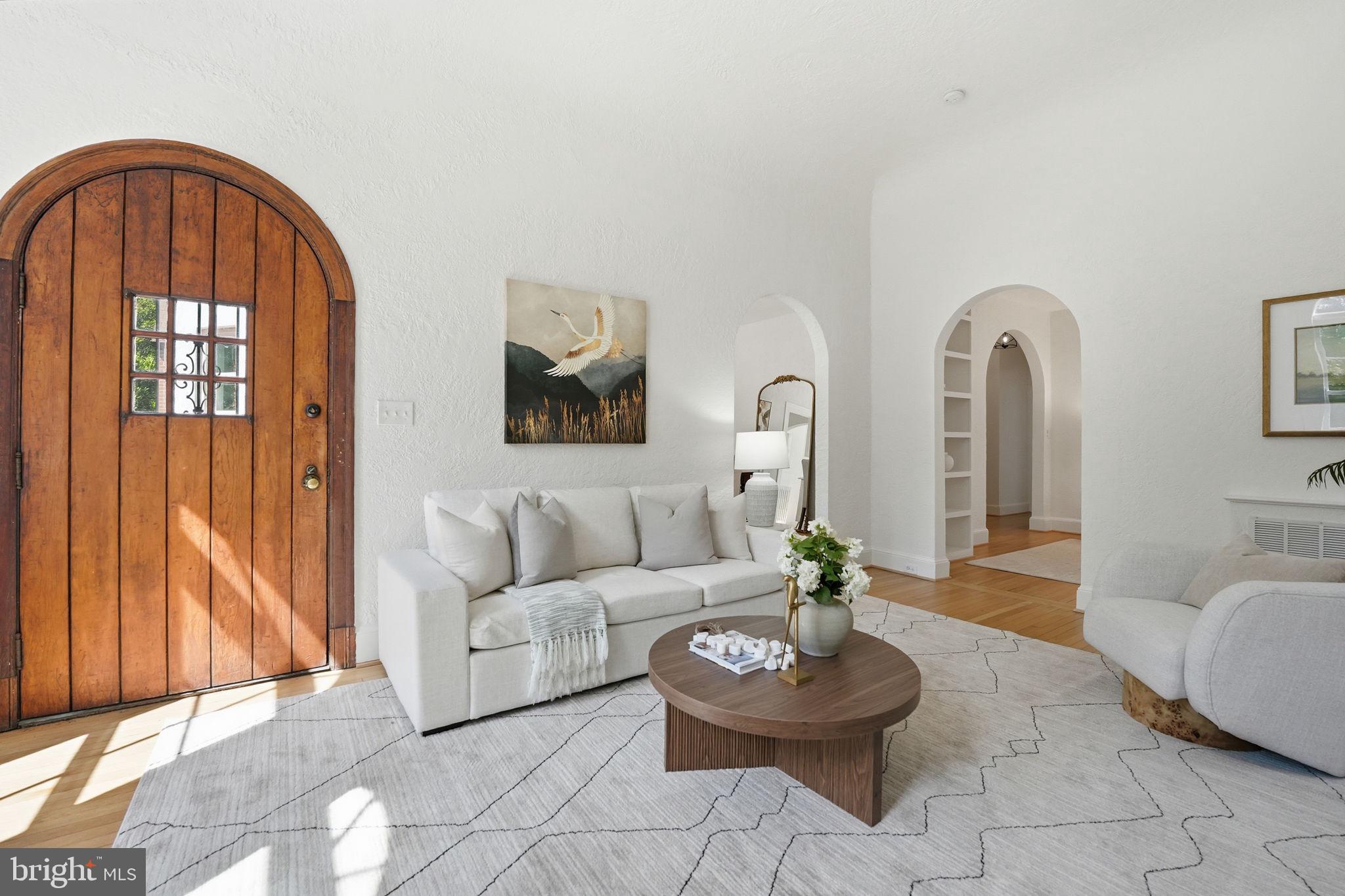 LYON VILLAGE - Residential