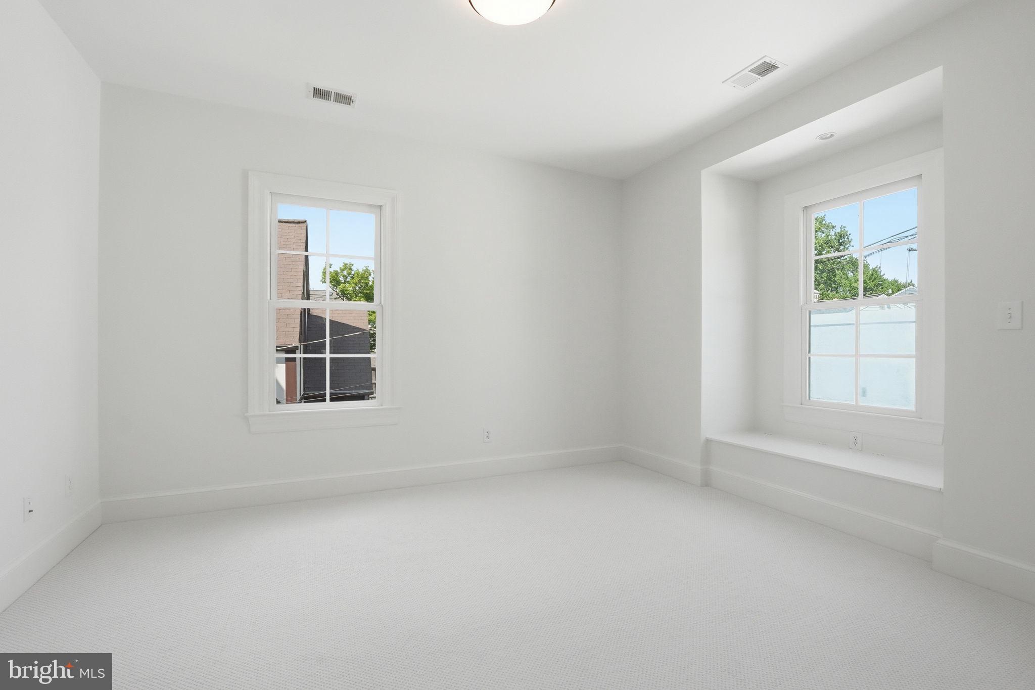 LYON VILLAGE - Residential