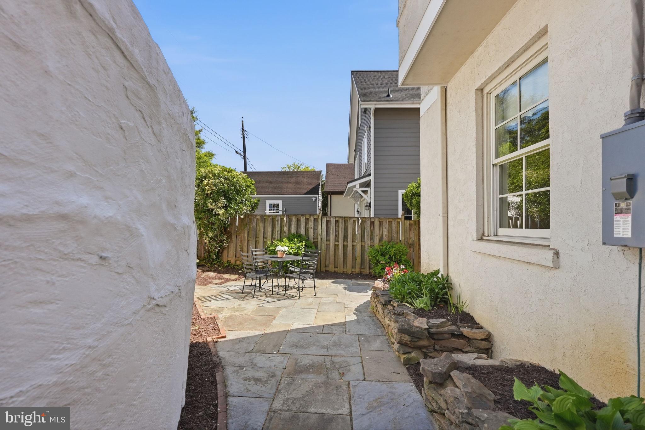 LYON VILLAGE - Residential