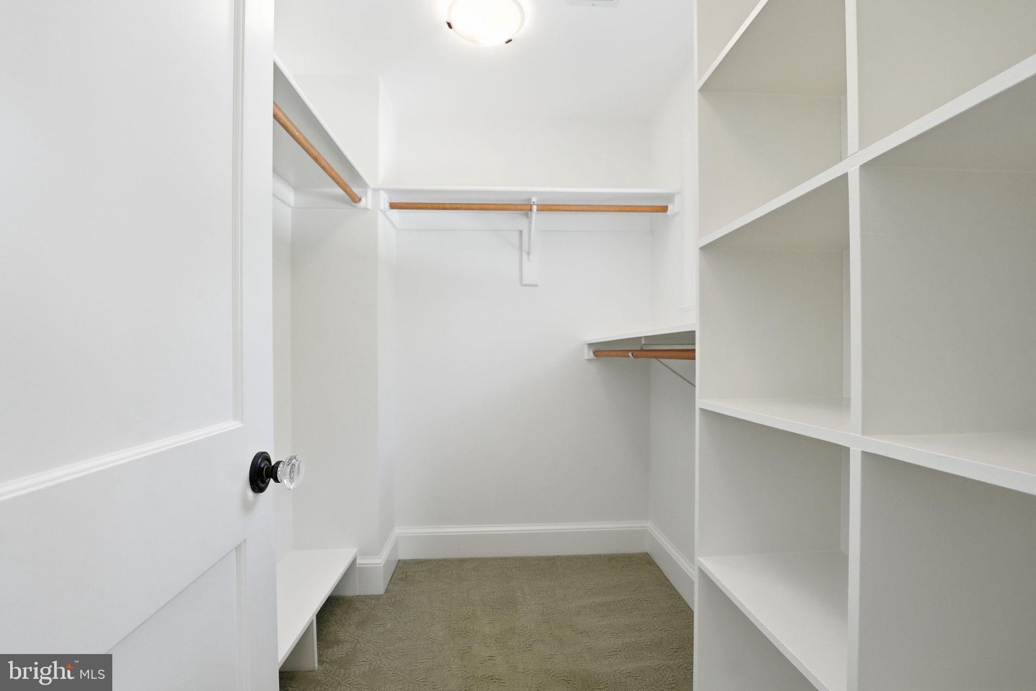 LYON VILLAGE - Residential