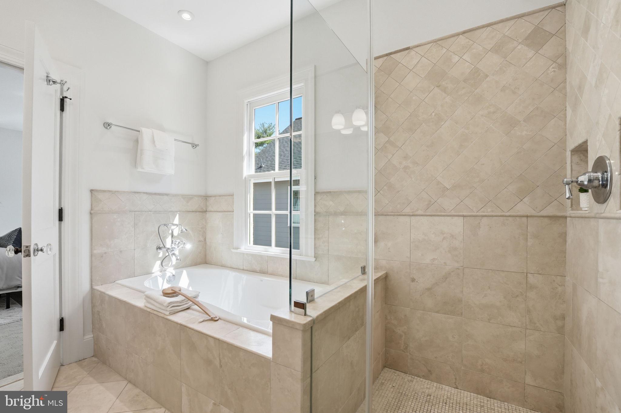 LYON VILLAGE - Residential