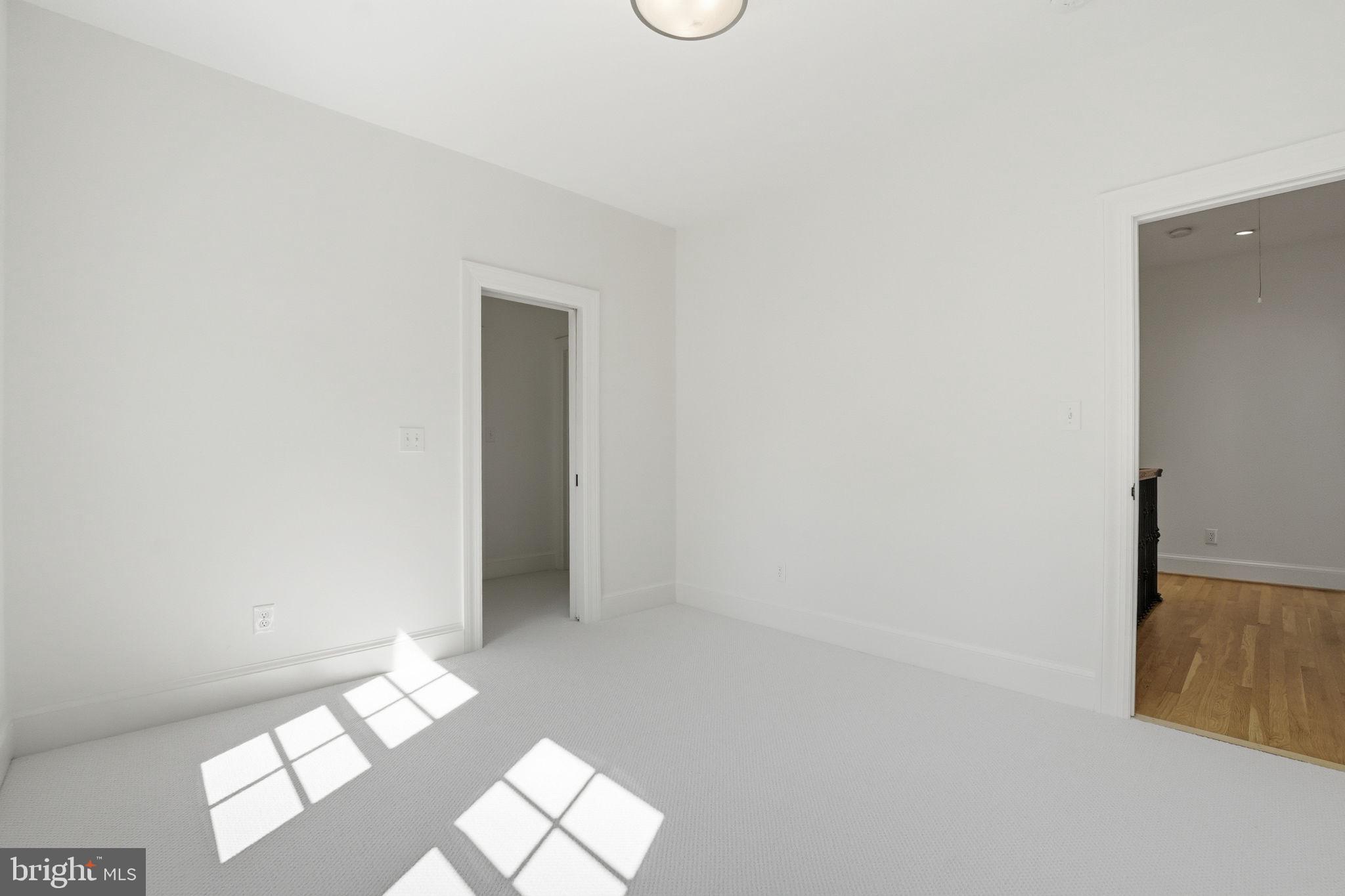 LYON VILLAGE - Residential