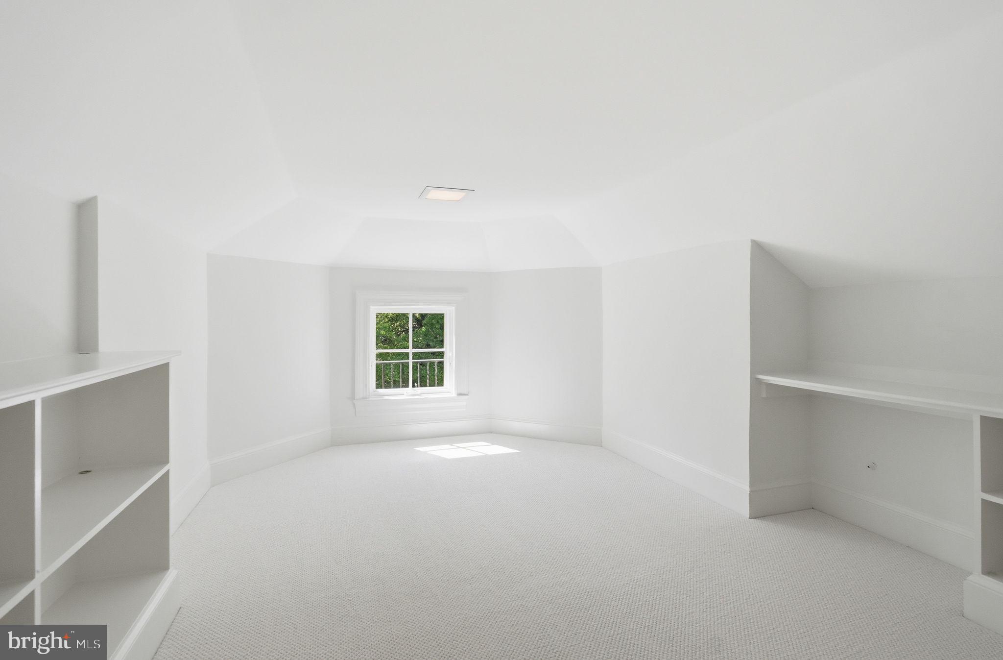 LYON VILLAGE - Residential