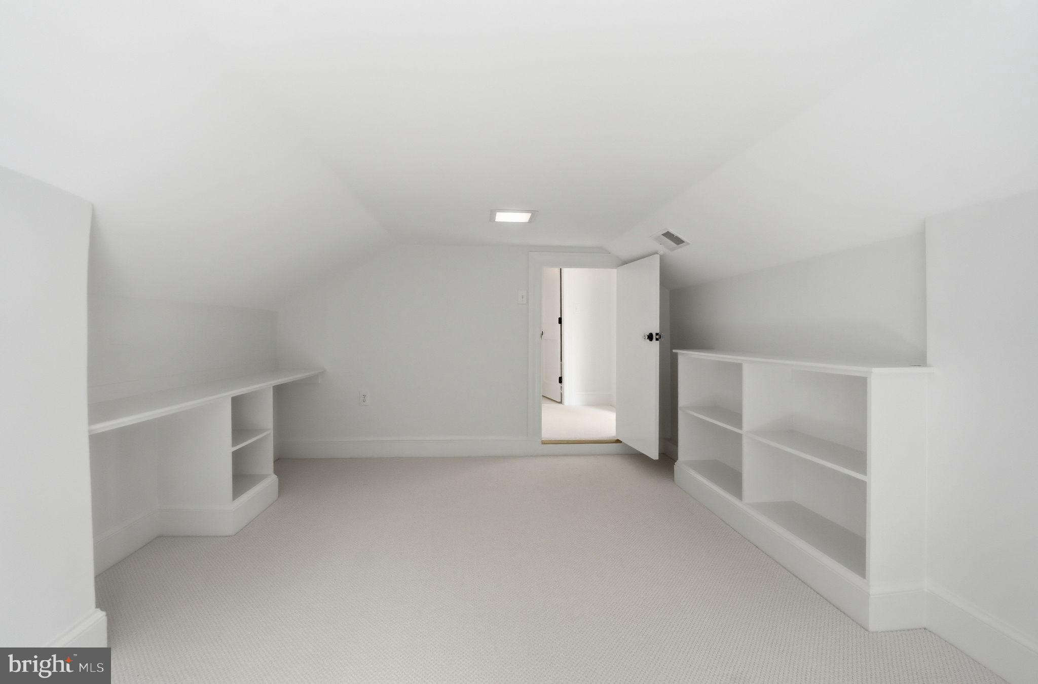 LYON VILLAGE - Residential