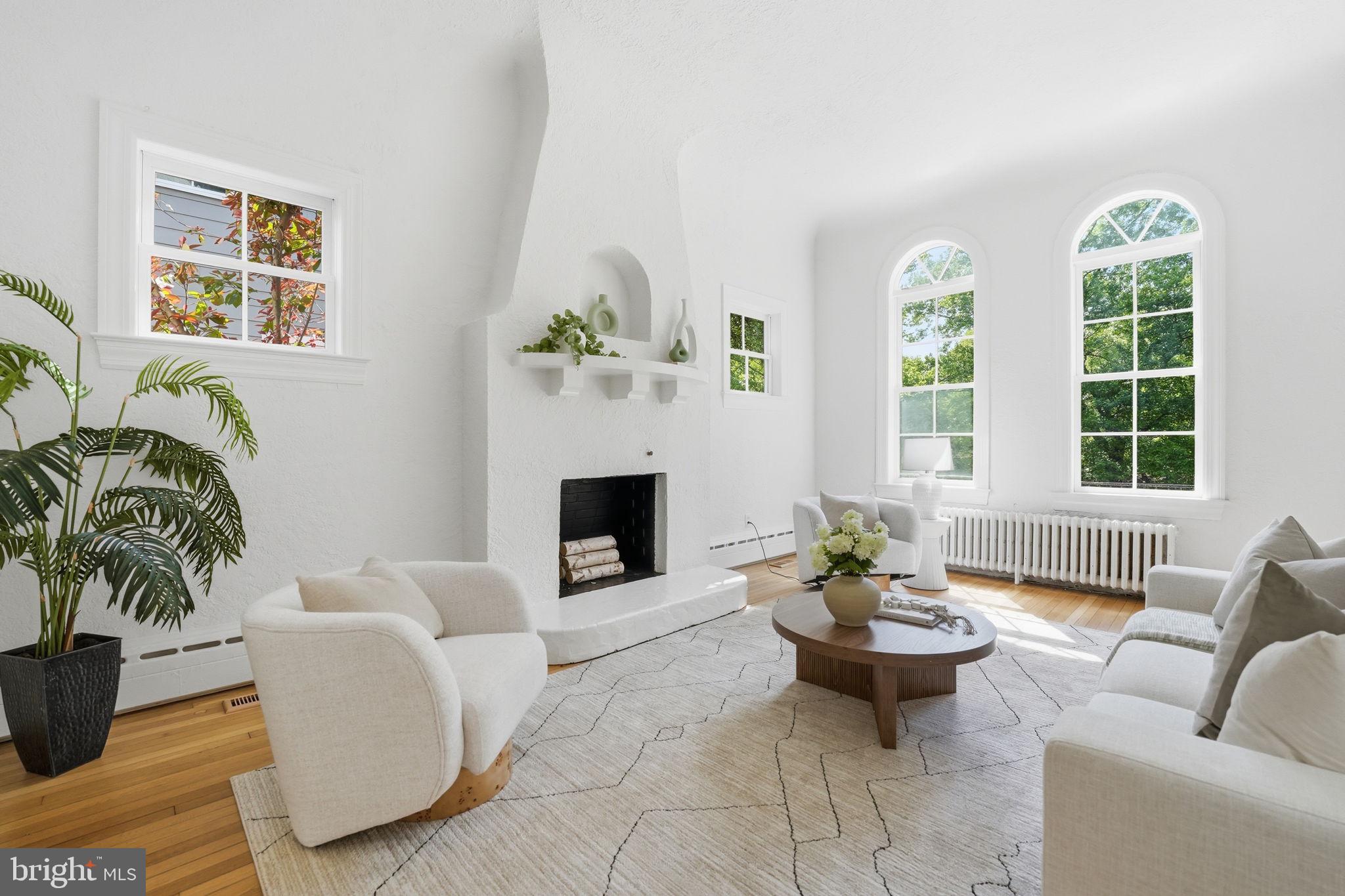 LYON VILLAGE - Residential