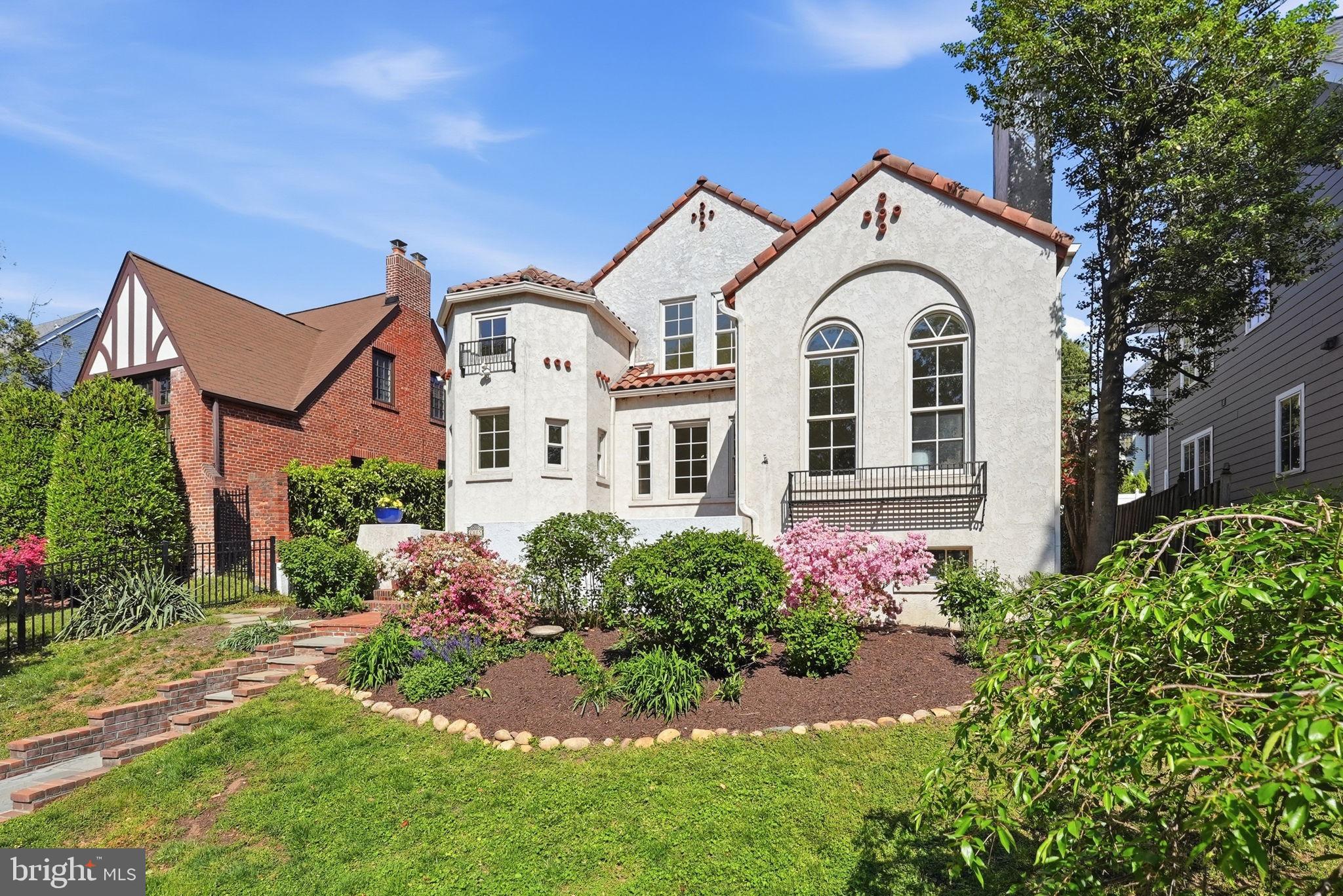 LYON VILLAGE - Residential