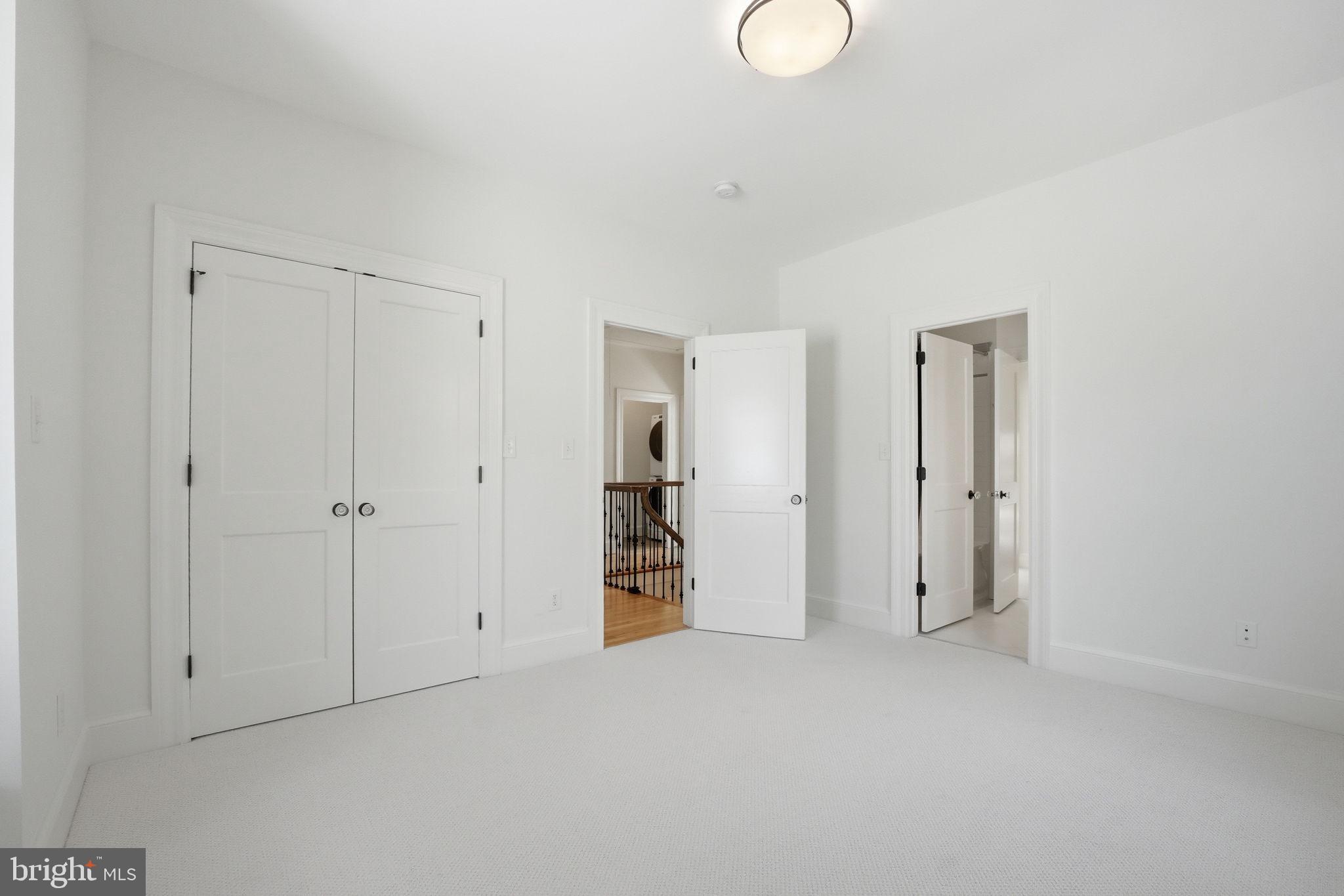 LYON VILLAGE - Residential