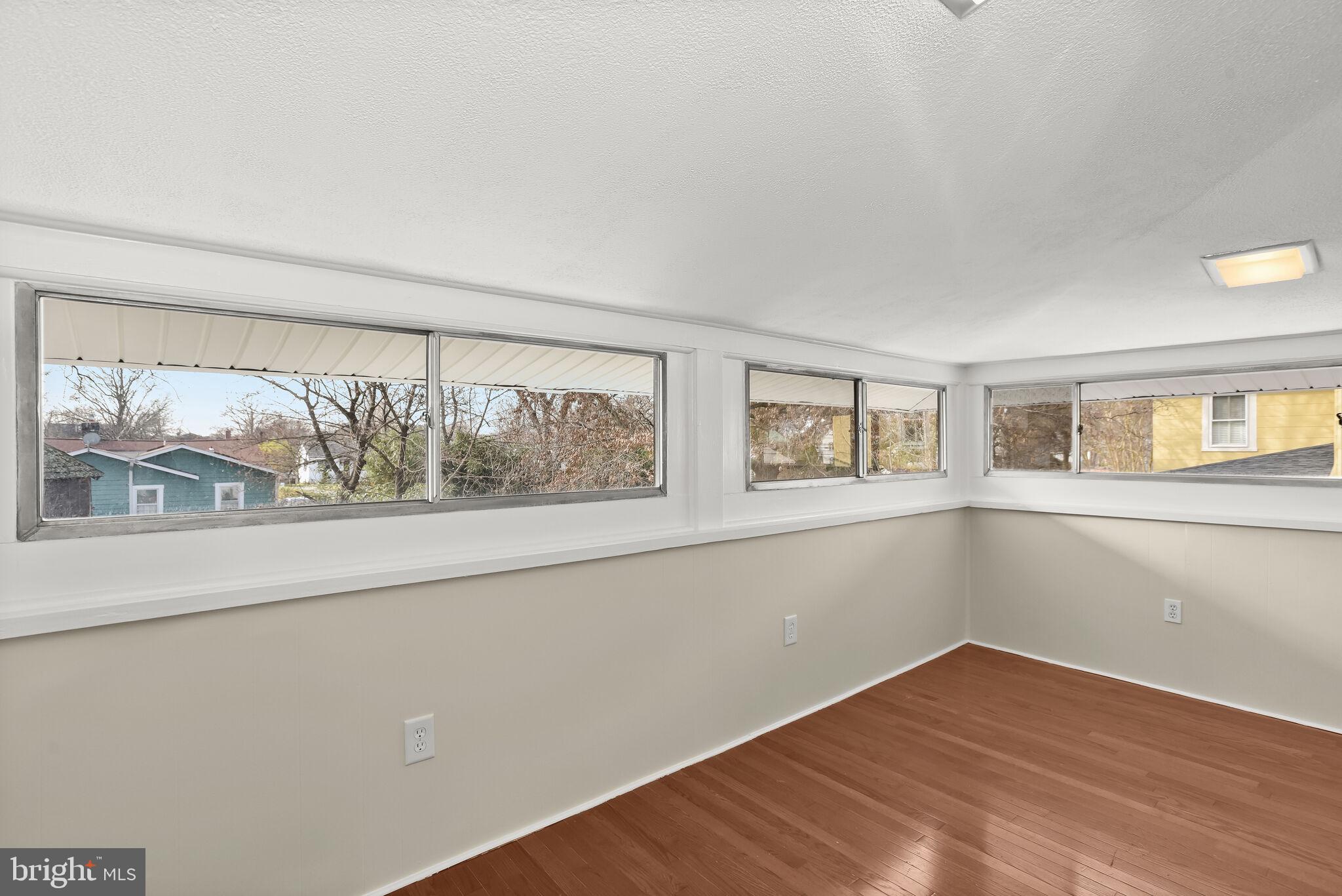 LAUREL - Residential