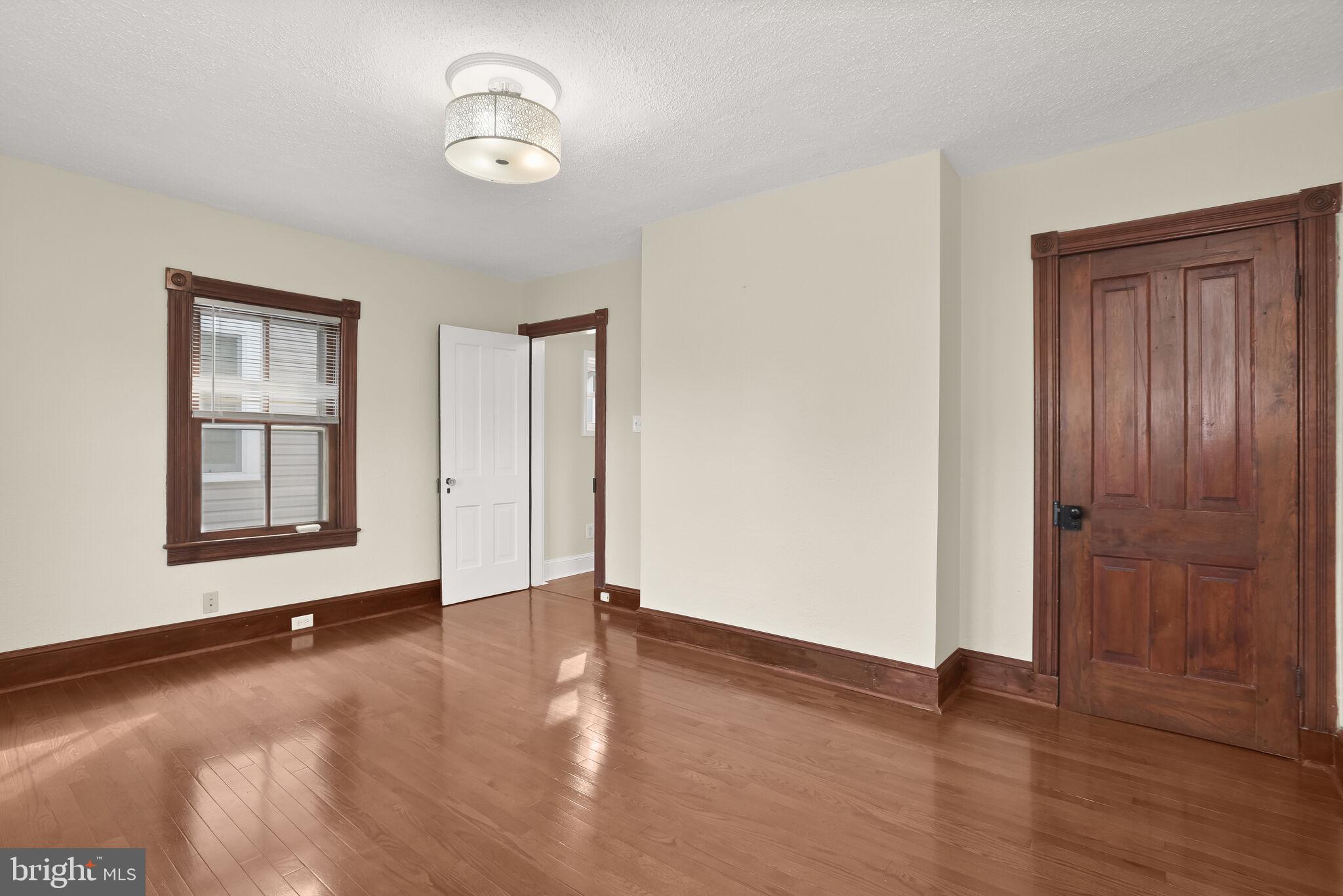 LAUREL - Residential