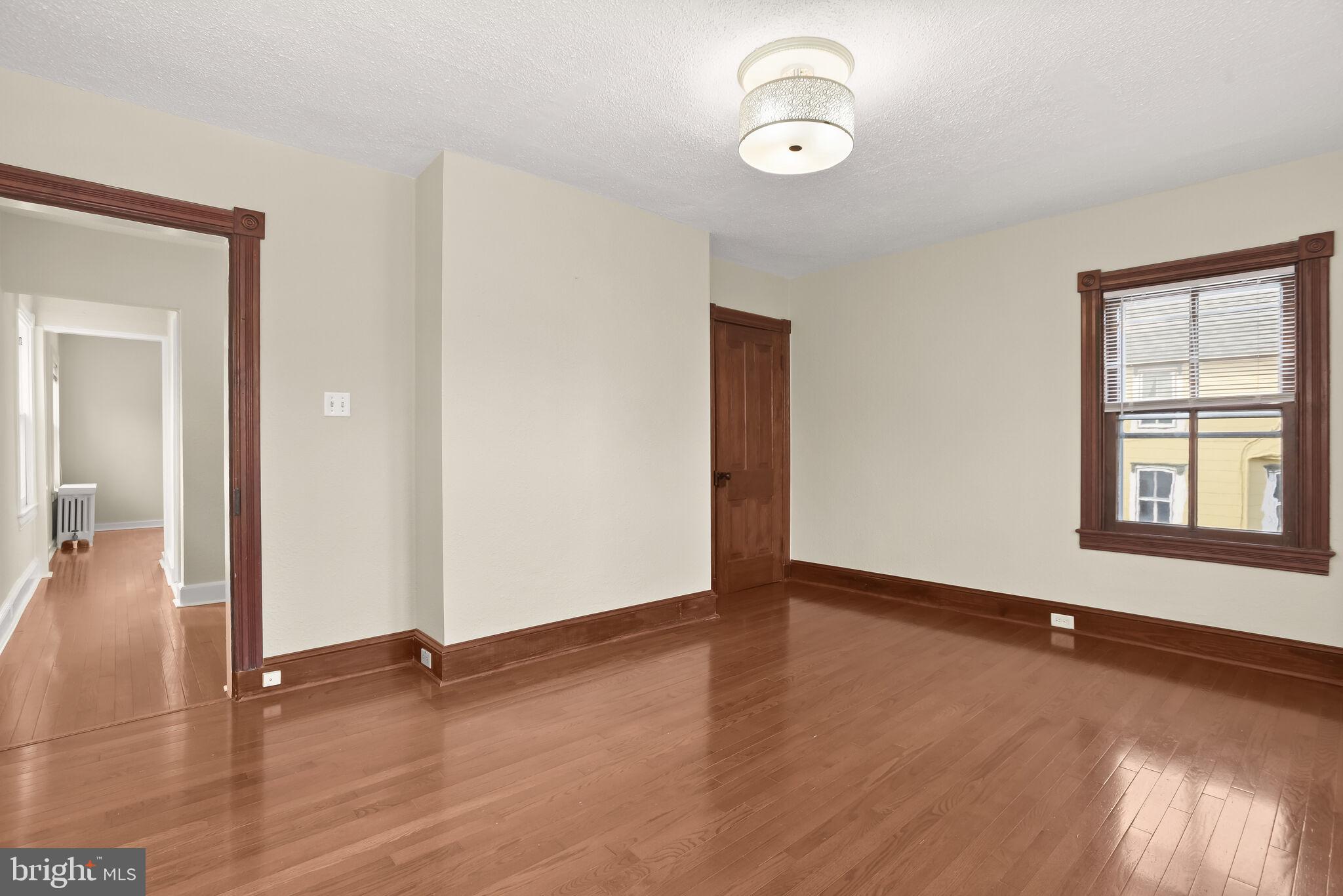 LAUREL - Residential