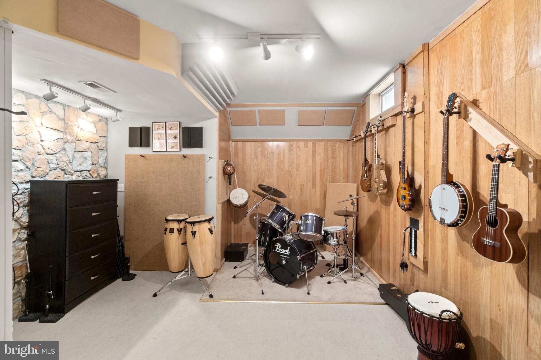 CEDAR CREST - Residential