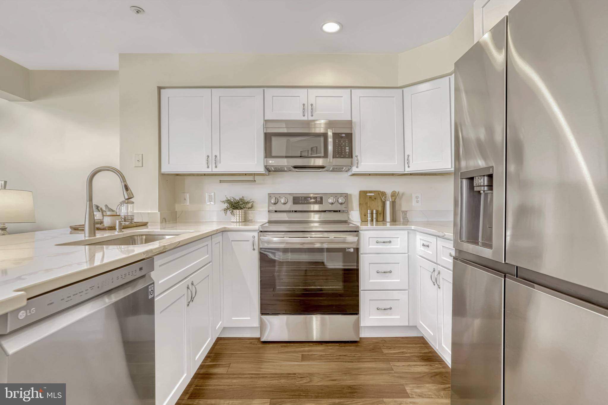 TIERS AT MANCHESTER LAKE - Residential