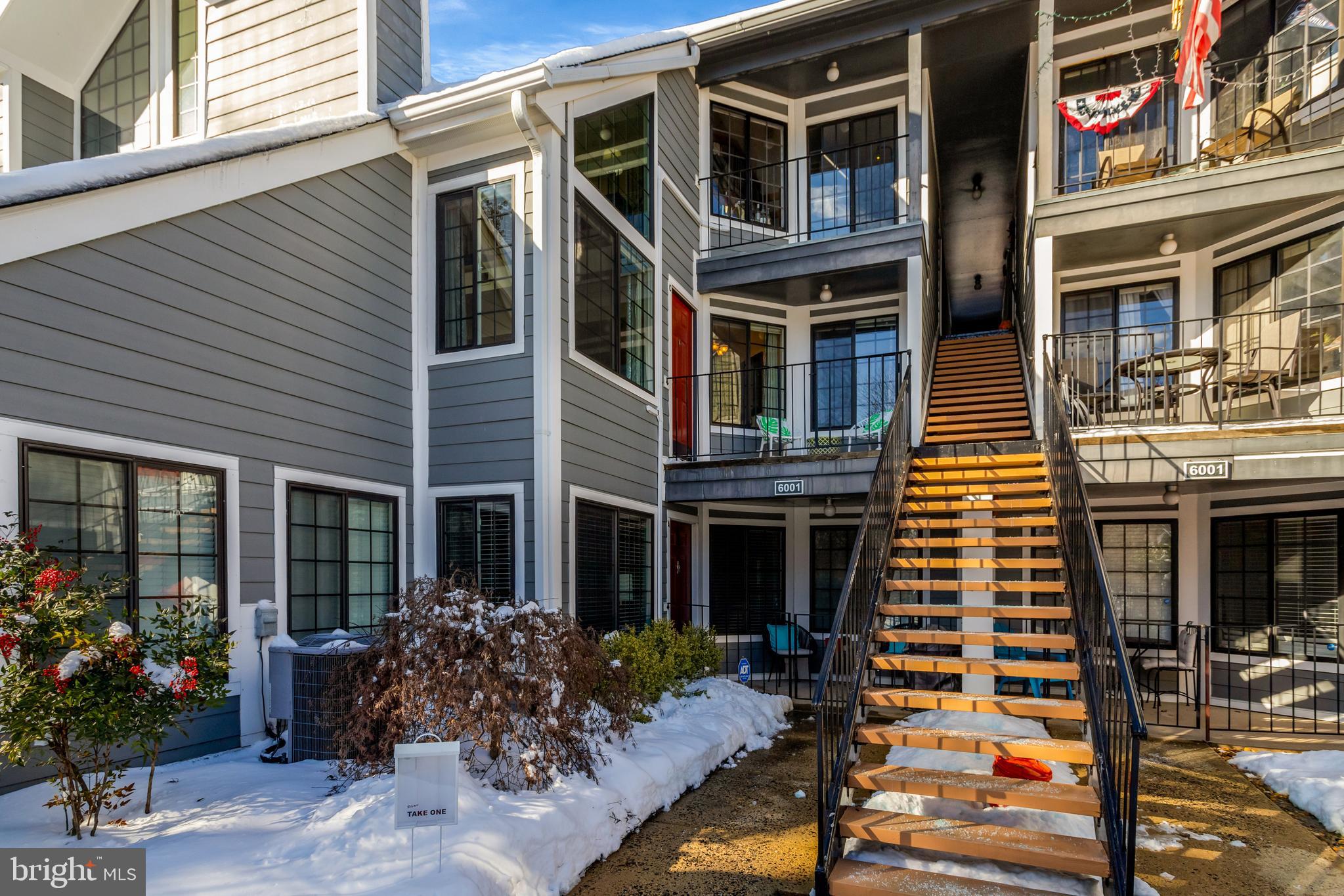 TIERS AT MANCHESTER LAKE - Residential