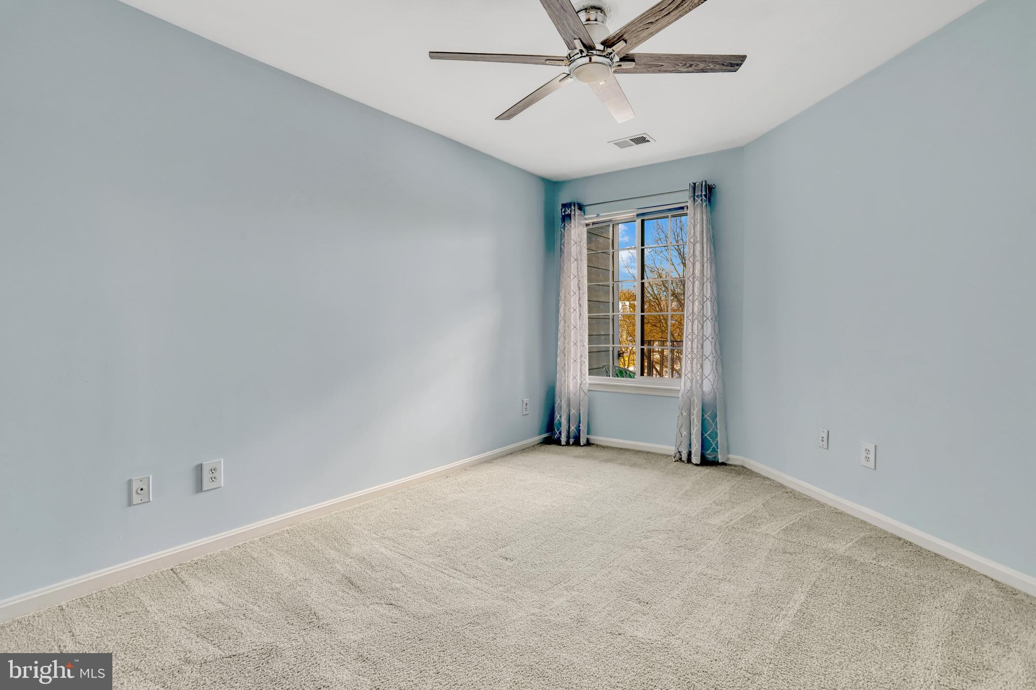 TIERS AT MANCHESTER LAKE - Residential