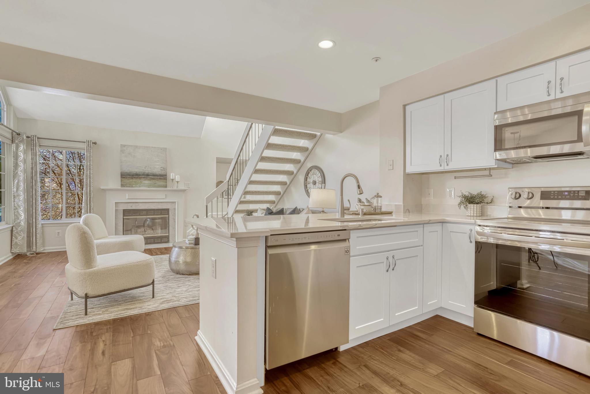 TIERS AT MANCHESTER LAKE - Residential