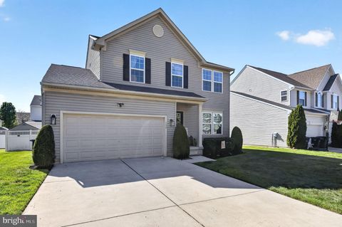 Photo of 132 Redtail Hawk Circle, SEWELL, NJ 08080 (MLS # NJGL2071294)