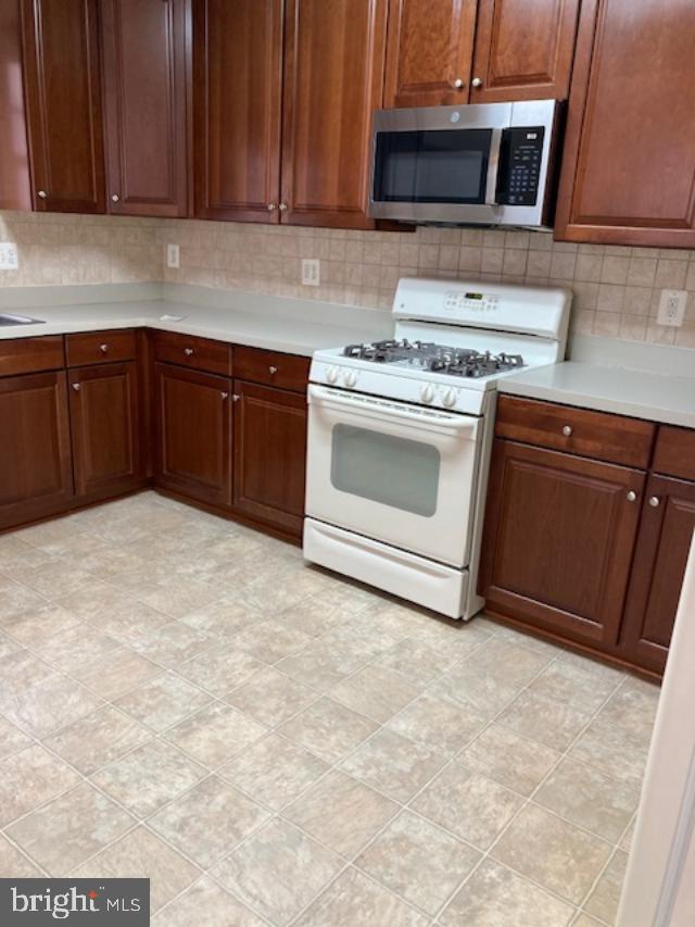 GROVE AT HUNTLEY MEADOWS - Residential Lease