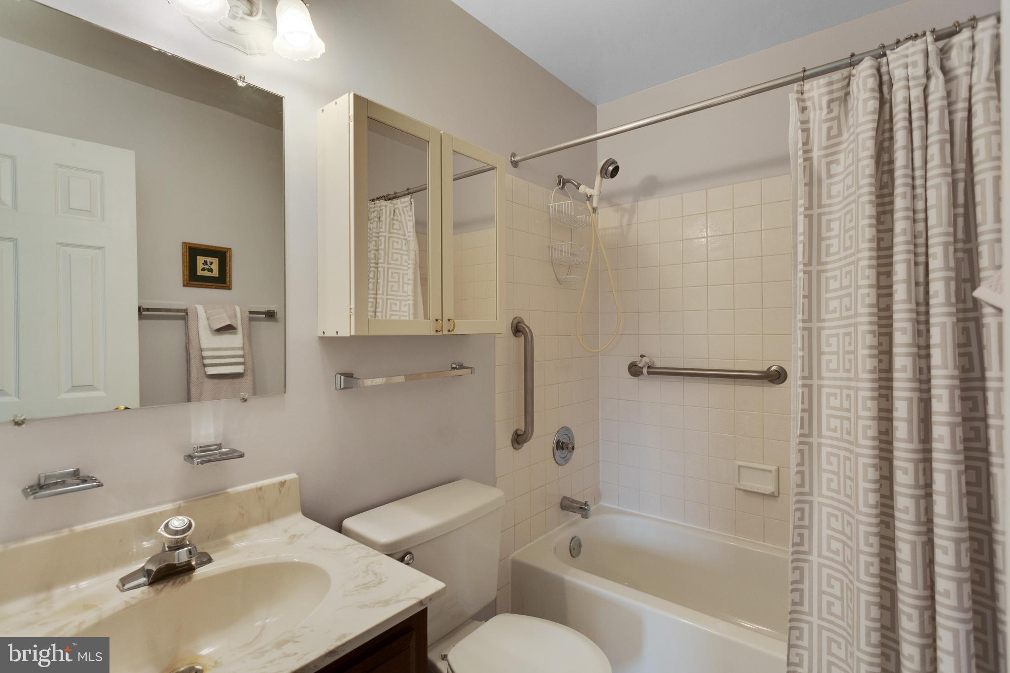 OAKBOROUGH SQUARE - Residential