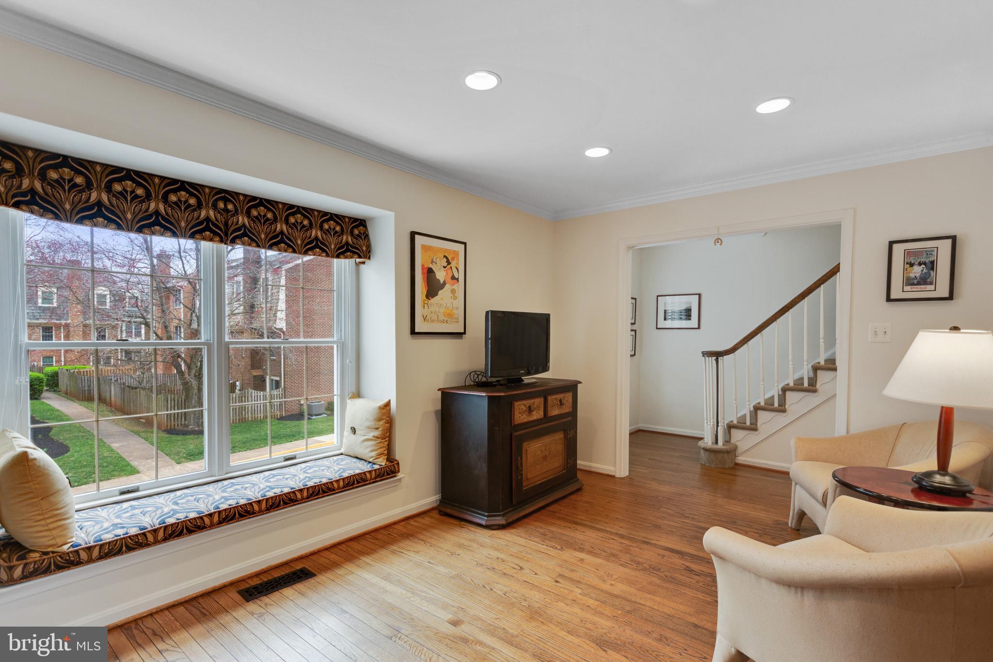 OAKBOROUGH SQUARE - Residential