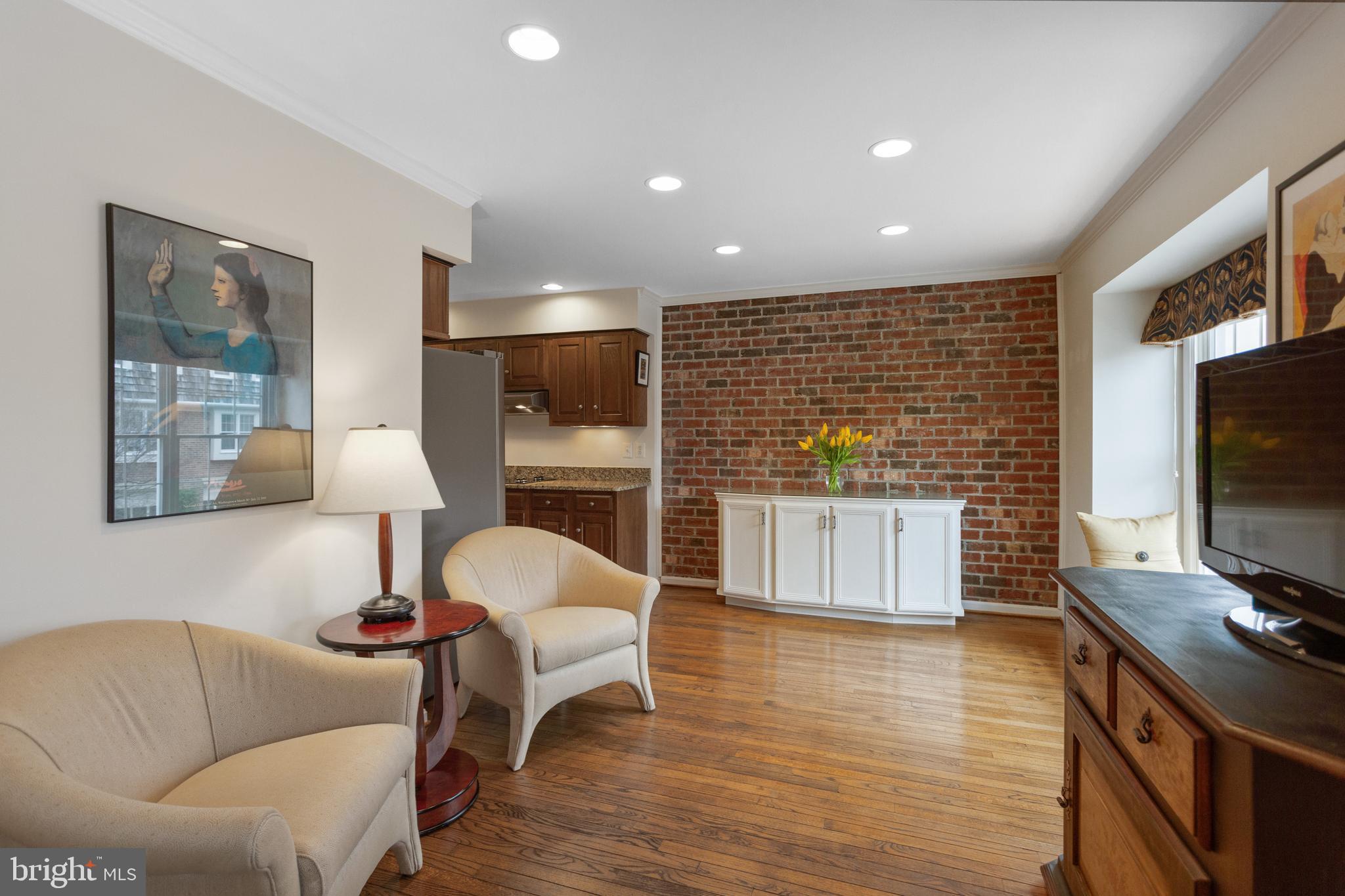 OAKBOROUGH SQUARE - Residential