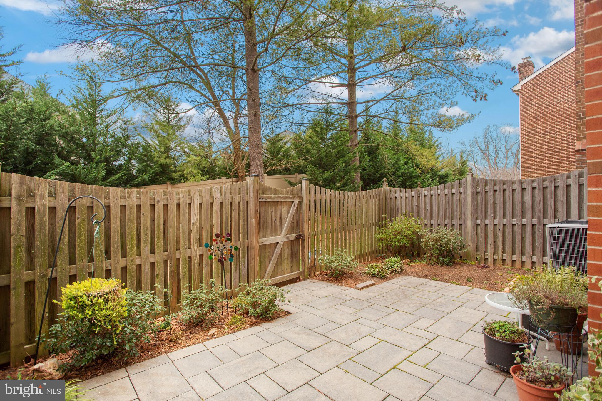 OAKBOROUGH SQUARE - Residential