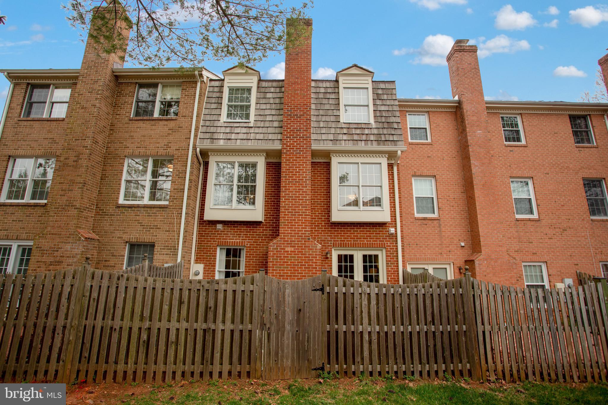 OAKBOROUGH SQUARE - Residential